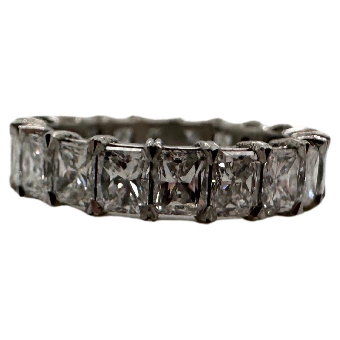 Heart Diamond eternity ring 18kt gold stunning diamond ring For Sale