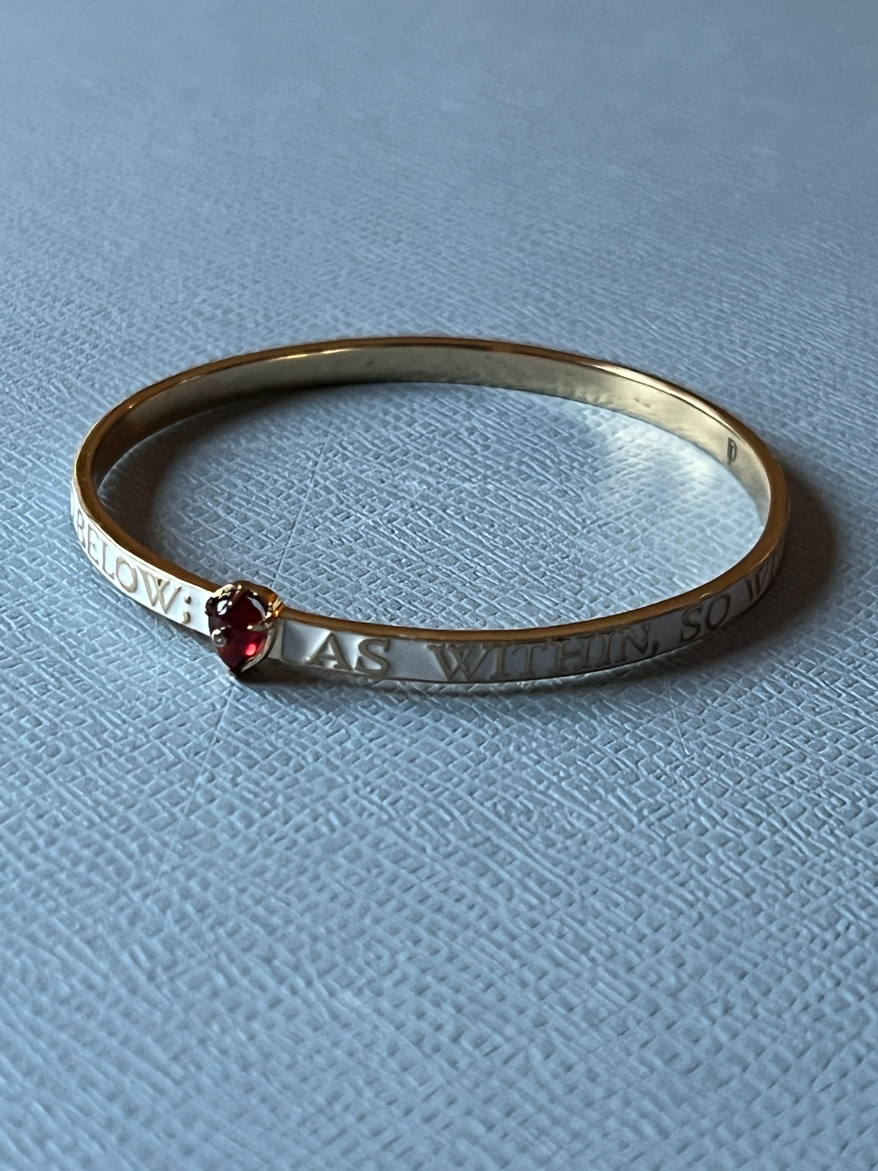 Granat-Diamant-Armreif Weiß emailliert im Angebot 2