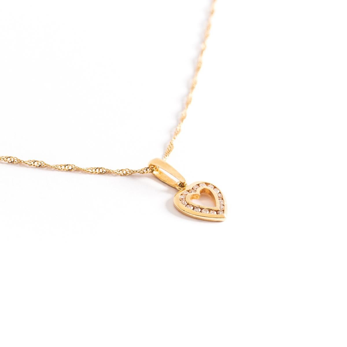 Heart Shape pendant with diamond on yellow gold.
Chain necklace in yellow gold.
Diamond estimated weight: 0.005 carat.
Pendent length: 1.50 centimeters including bail.
Chain length: 40.00 centimeters.
Gross weight: 1.64 grams.
