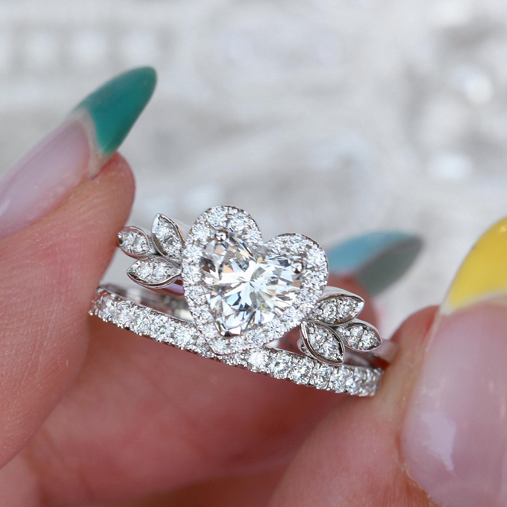 Herz Diamant Liebesblüte Einzigartige Hochzeitsring mit zwei Ringen im Angebot 1