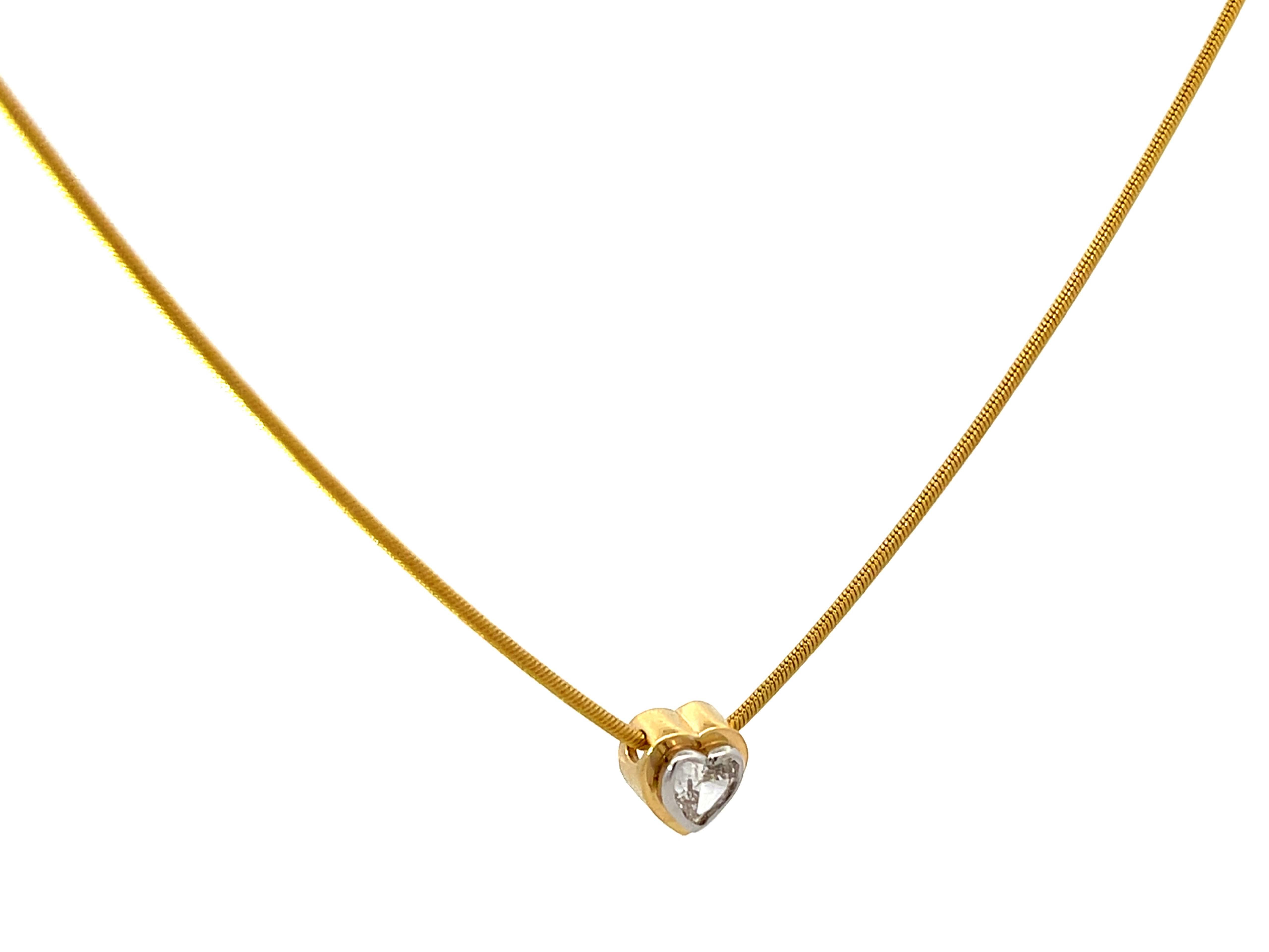 Moderne Collier de diamants en forme de coeur en or 14k en vente