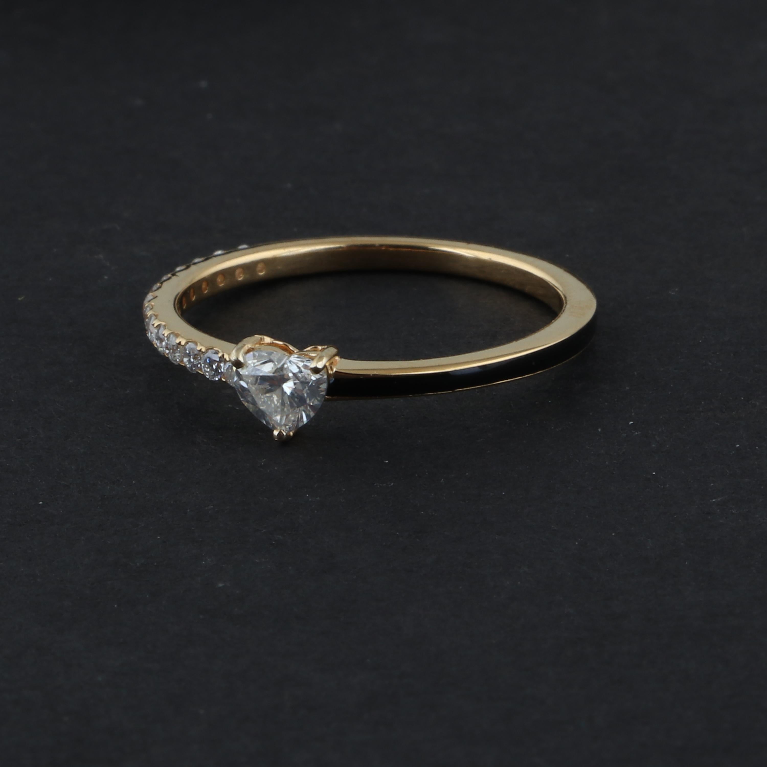 Bague d'éternité en or jaune 14 carats avec demi-anneau en forme de cœur serti de diamants et émail noir en vente 1