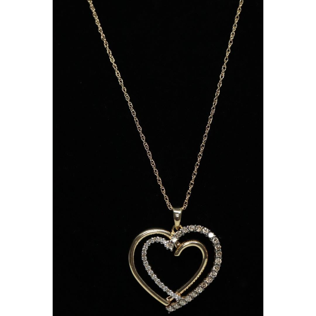 Pendentif en forme de cœur avec double cœur ouvert de 14 carats et pavé de 0,80 carat. en vente 2