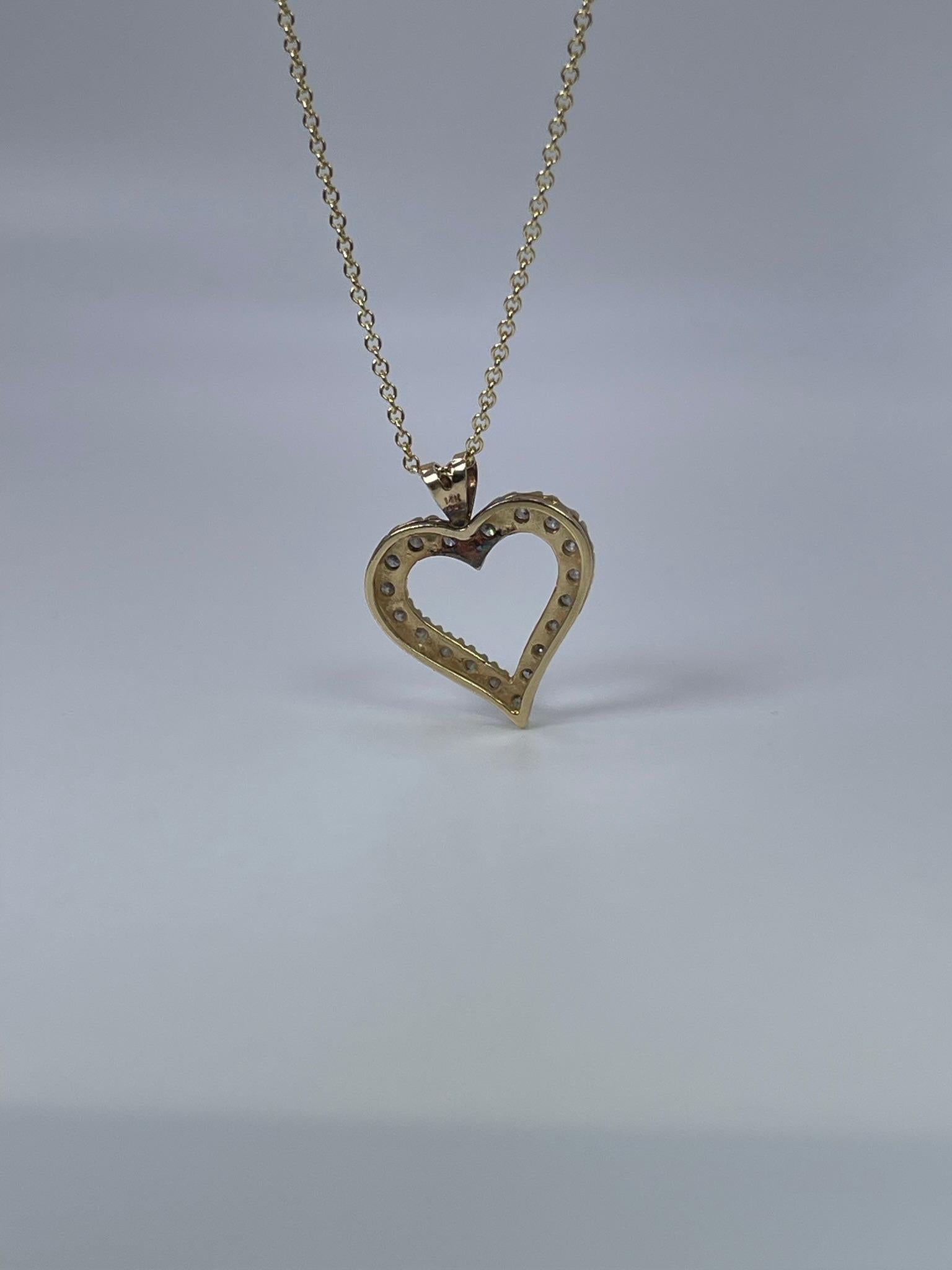 Taille ronde Collier pendentif en forme de cœur en or 14 carats et diamants 0,50 carat, cadeau de Noël en vente