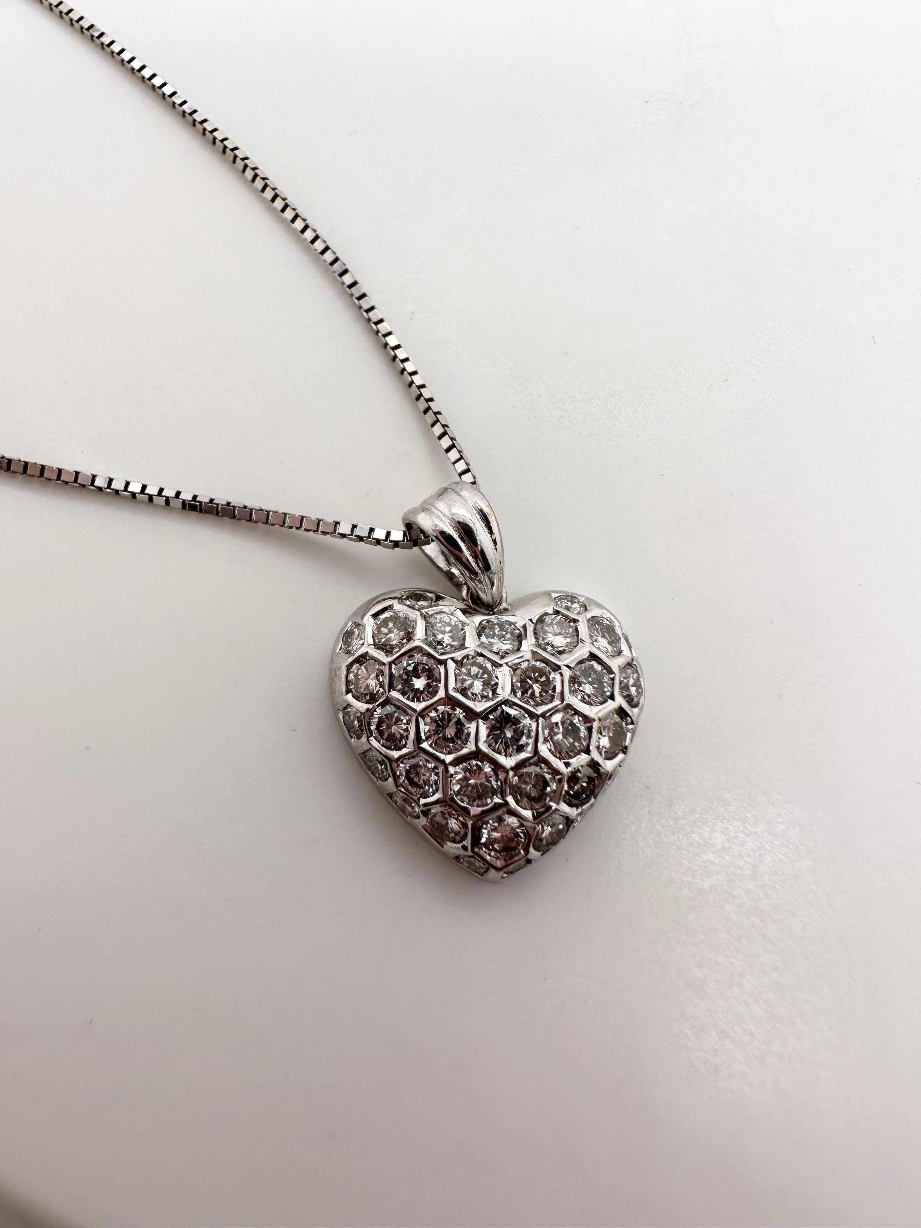 Taille ronde Collier pendentif cœur en or 18 carats cadeau de Valentines Mothers day en vente