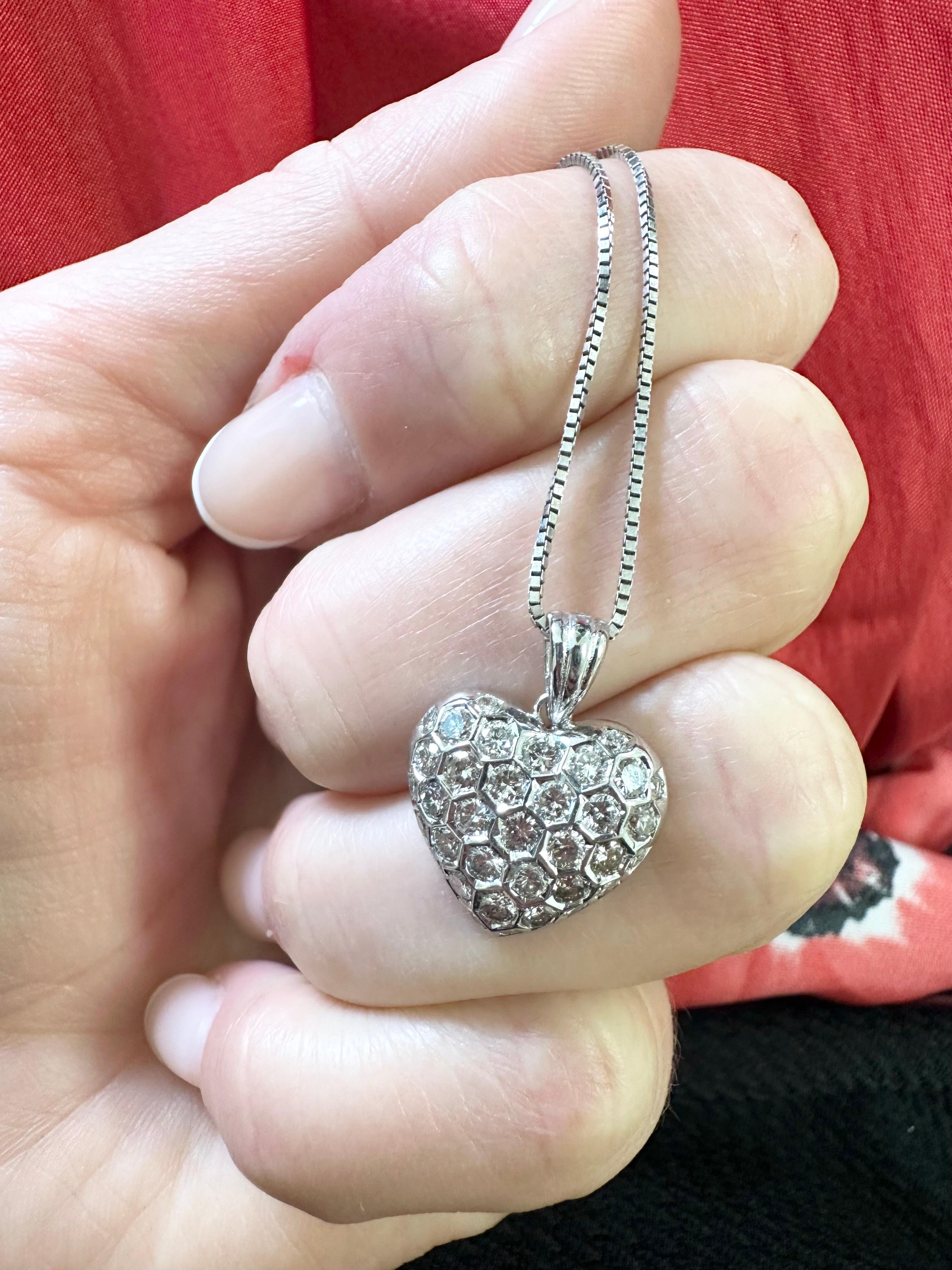 Collier pendentif cœur en or 18 carats cadeau de Valentines Mothers day Neuf - En vente à Boca Raton, FL