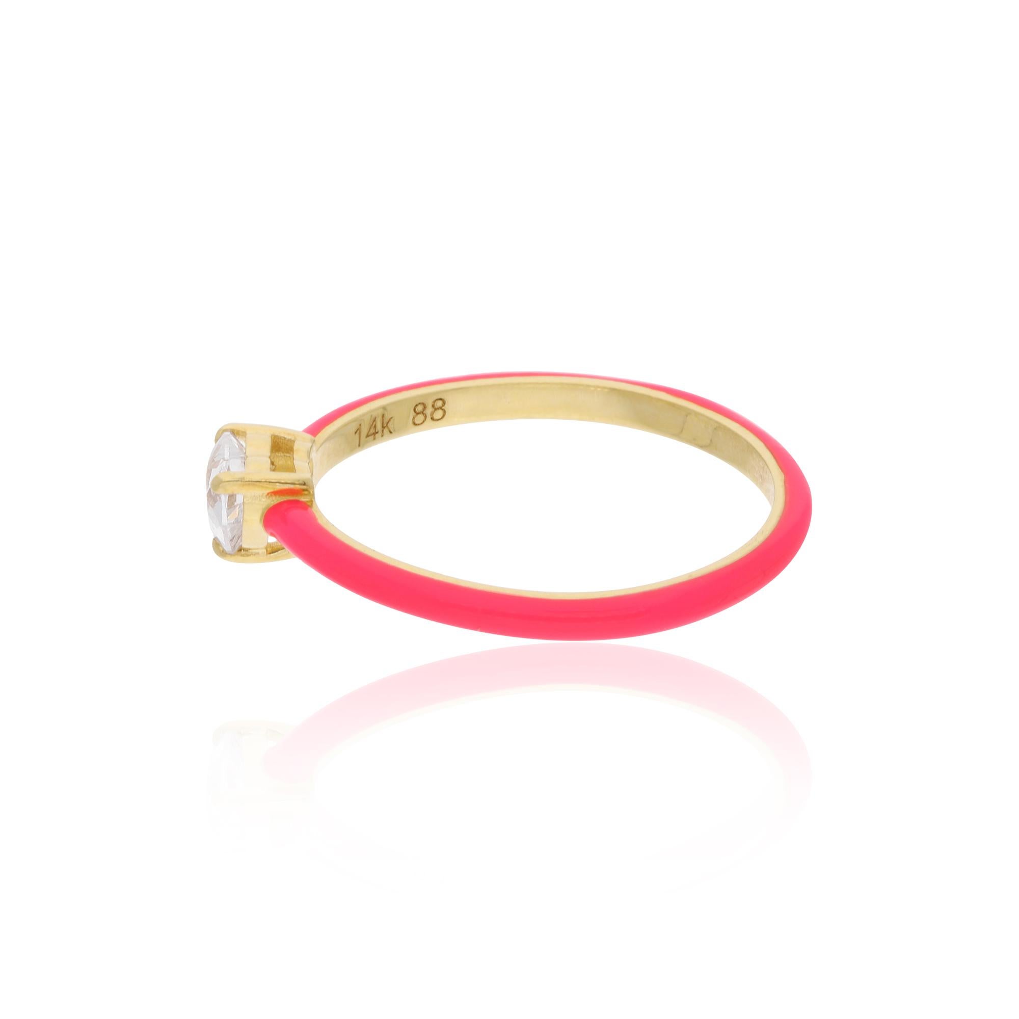 En vente :  Bague solitaire en or jaune 14 carats avec diamant en forme de coeur et émail rose 5