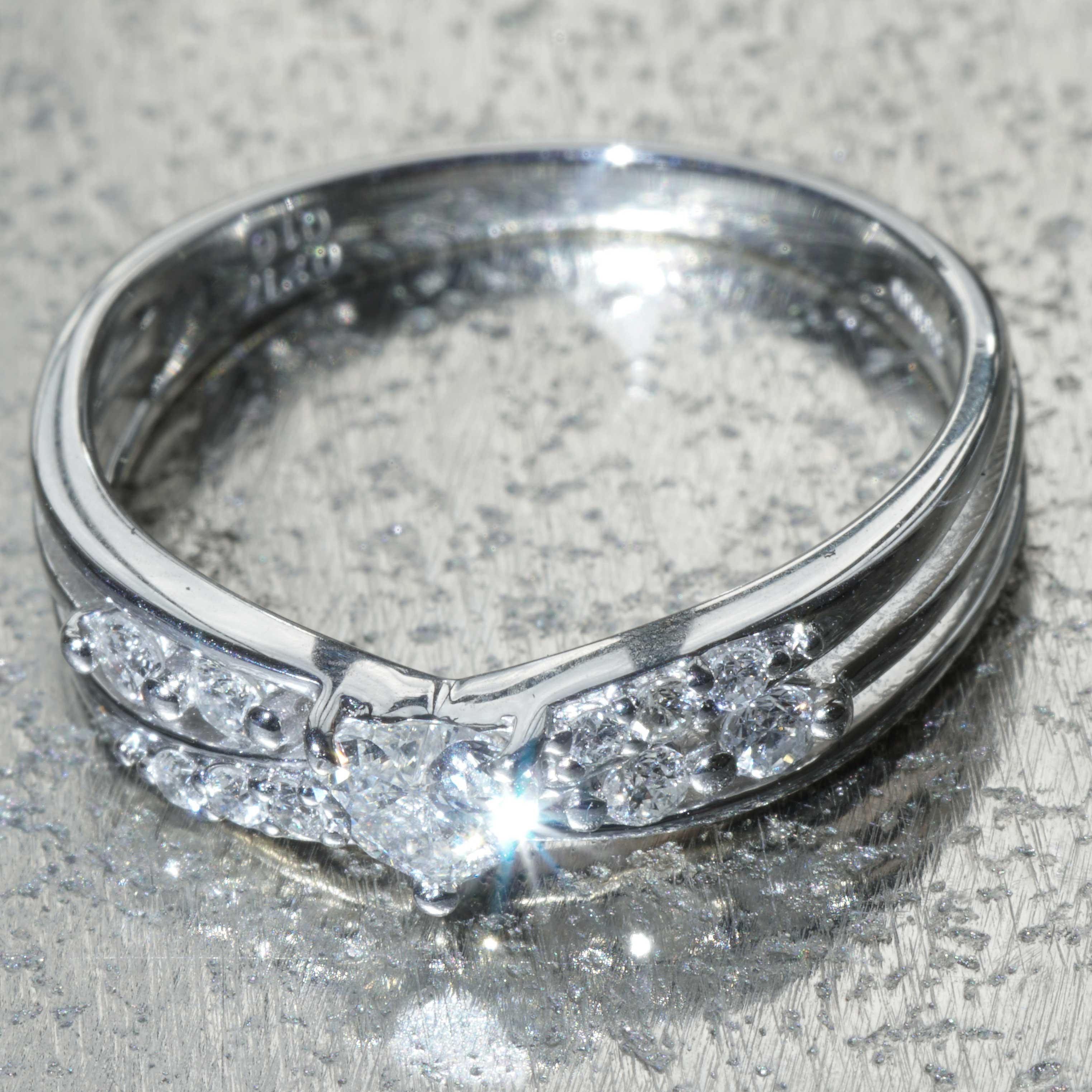 Herz Diamant Platin Ring TW VVS schönes massives Design 19x8x3 mm 0,37 ct (Herzschliff) im Angebot