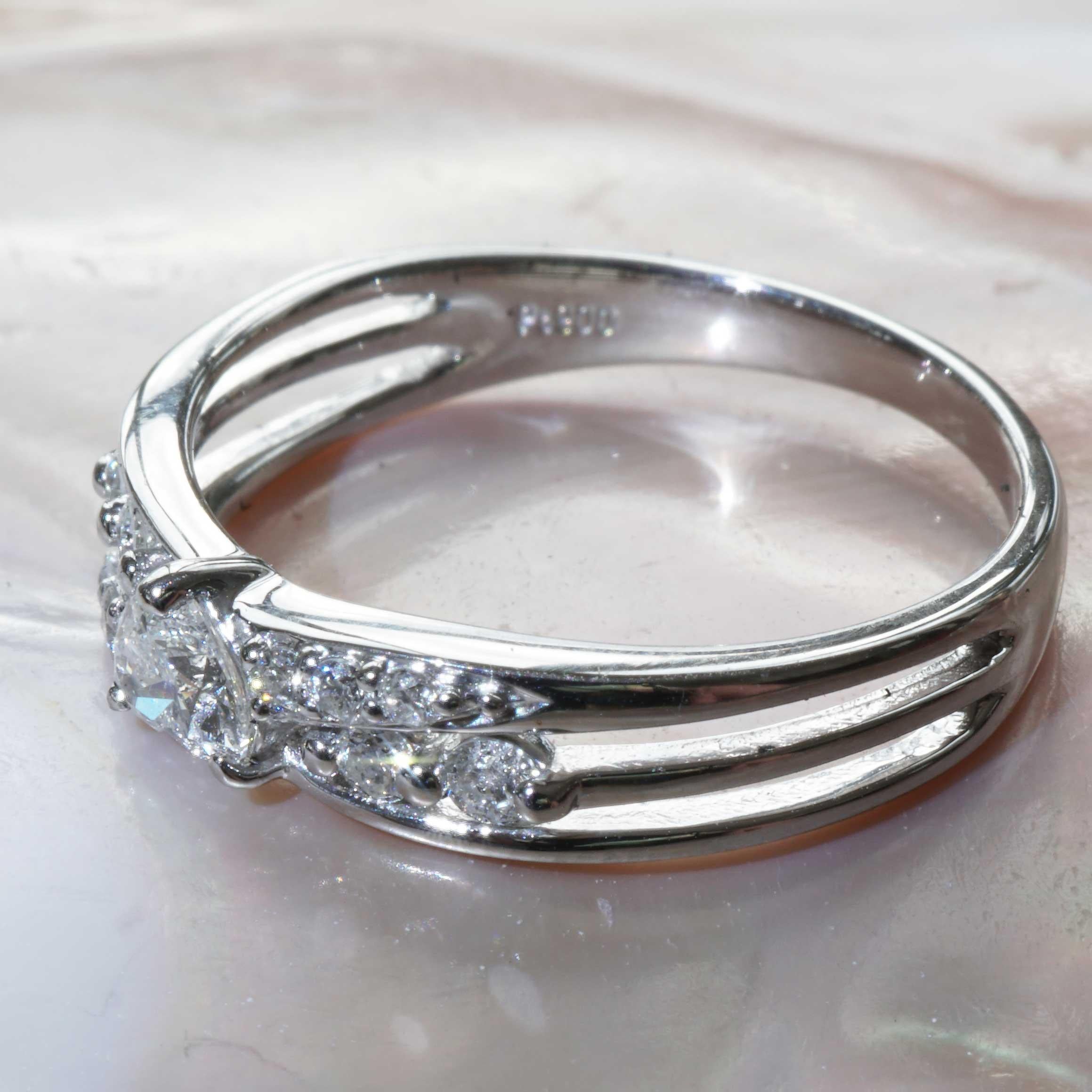 Herz Diamant Platin Ring TW VVS schönes massives Design 19x8x3 mm 0,37 ct im Zustand „Neu“ im Angebot in Viena, Viena