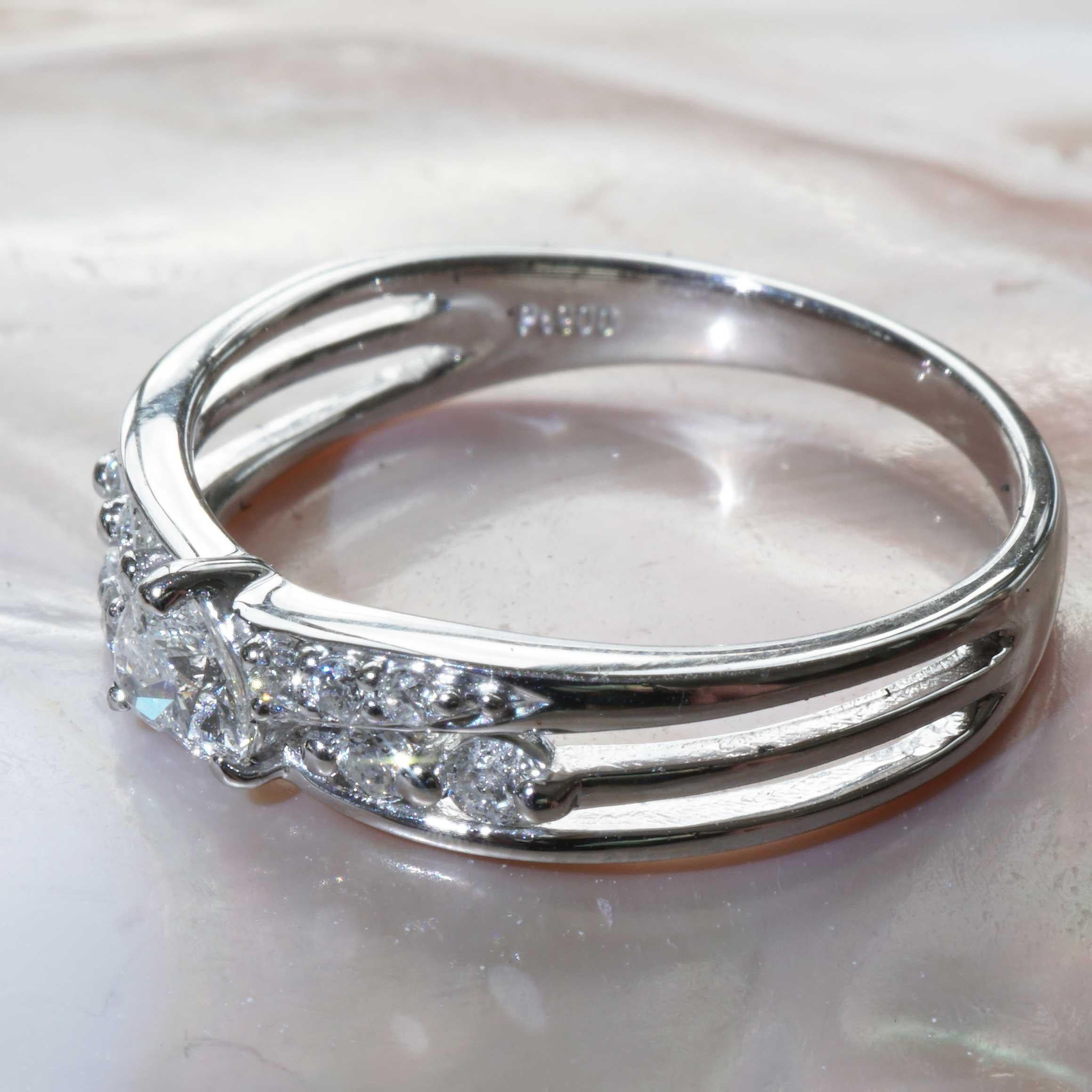 Anello di platino con diamante a cuore TW VVS bellissimo design solido 19x8x3 mm 0,37 ct In condizioni Nuovo in vendita a Viena, Viena