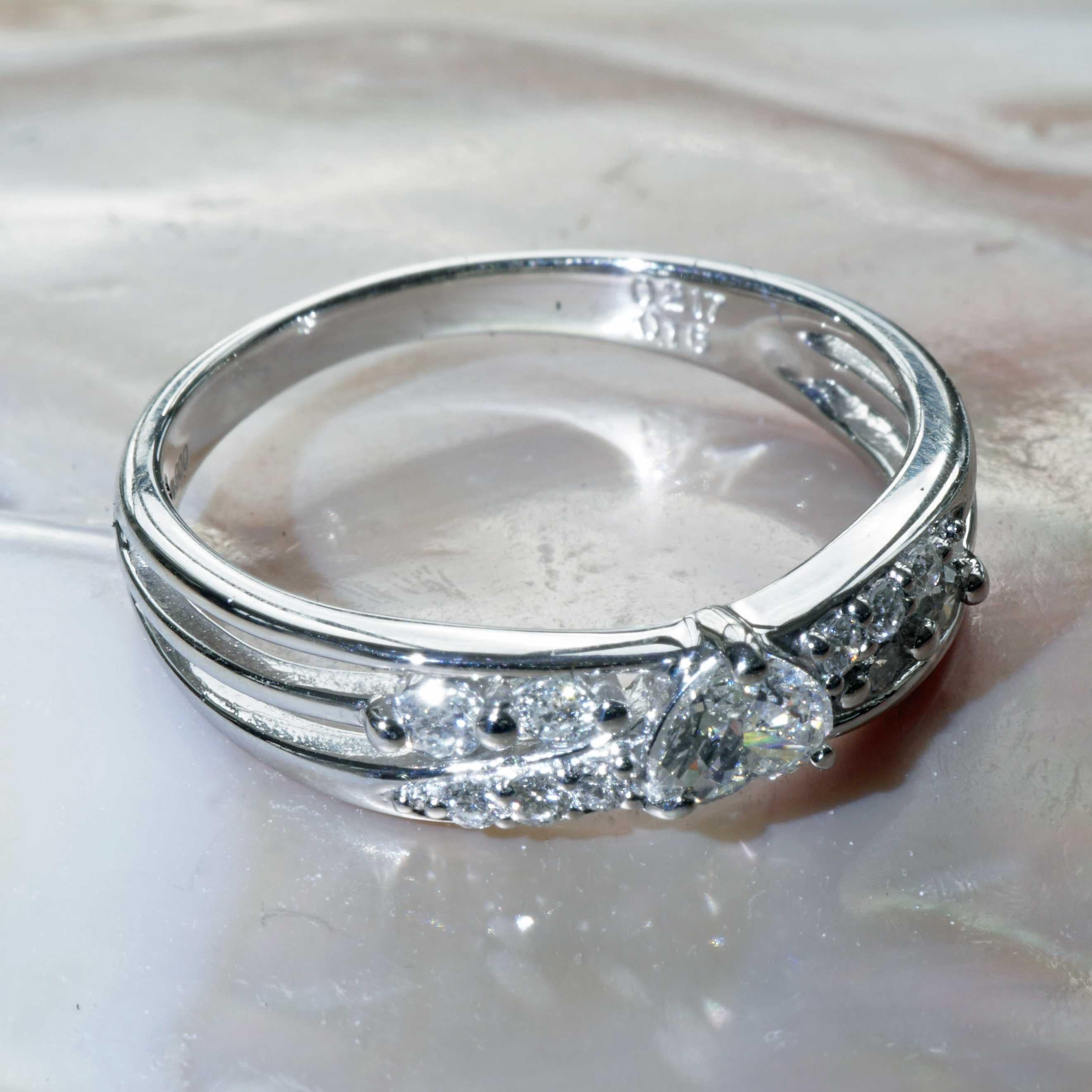 Women's or Men's Heart Diamond Platinum Ring TW VVS beautiful solid Design 19x8x3 mm 0.37 ct For Sale