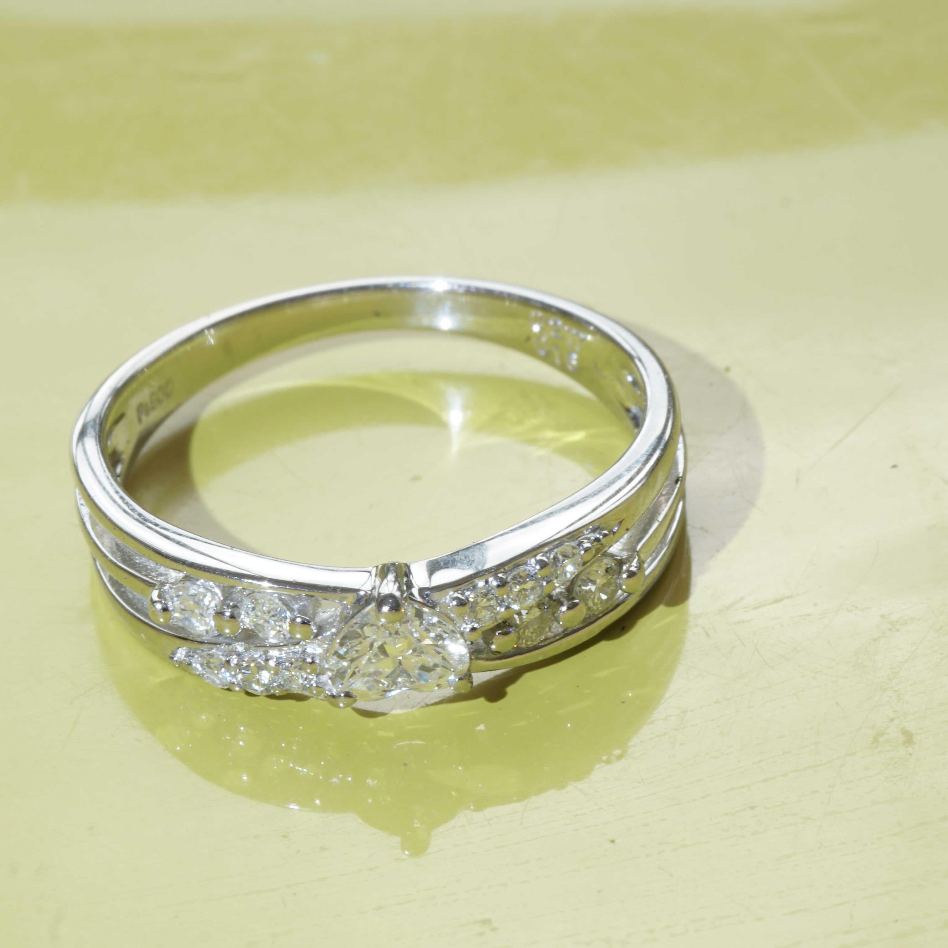 Herz Diamant Platin Ring TW VVS schönes massives Design 19x8x3 mm 0,37 ct im Angebot 1