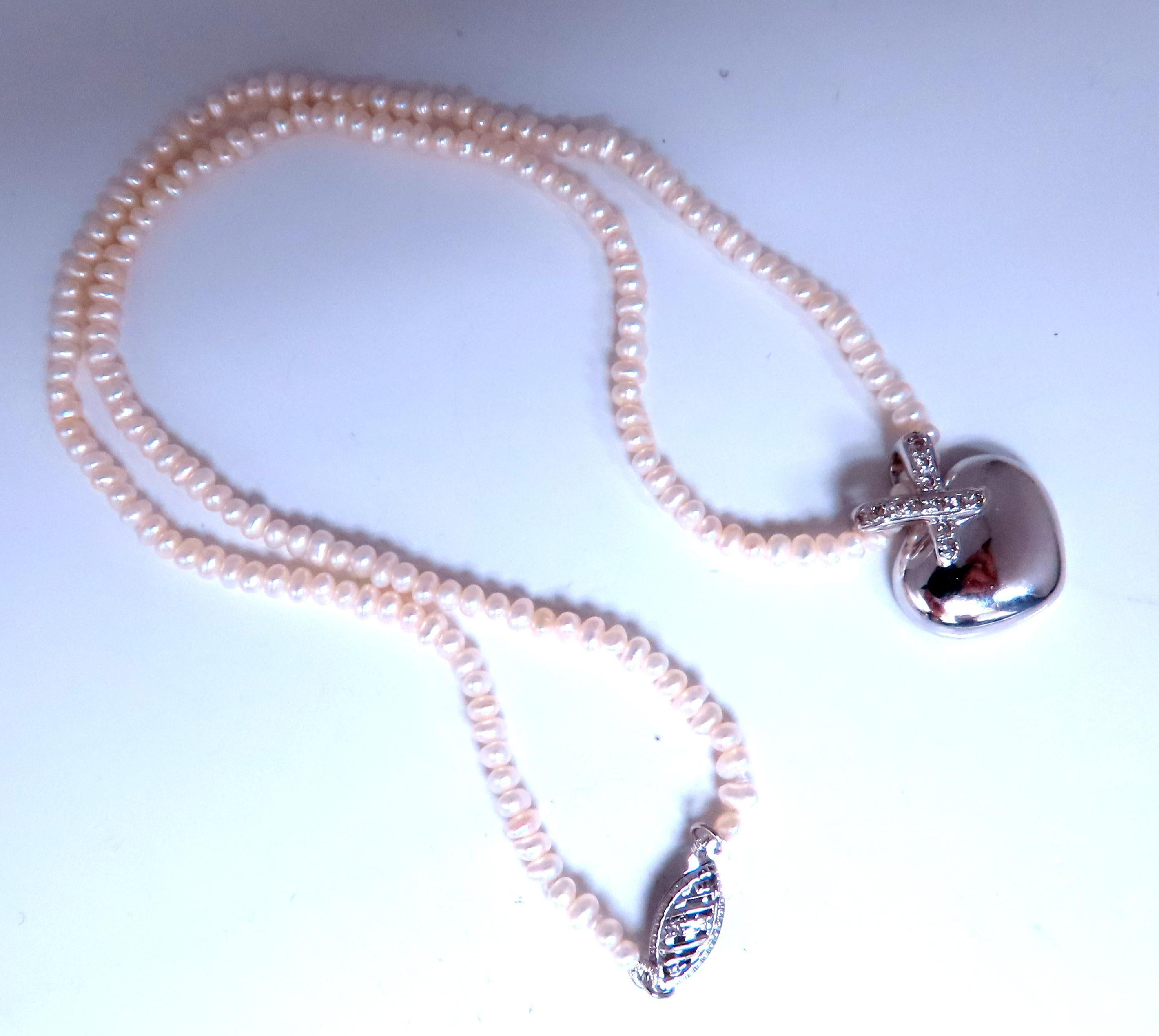 .10ct natural diamonds heart.
H-color Vs-2 Clarity
14kt white gold.
3mm pearls
16 inch necklace
18 x 17mm heart
9.6 grams