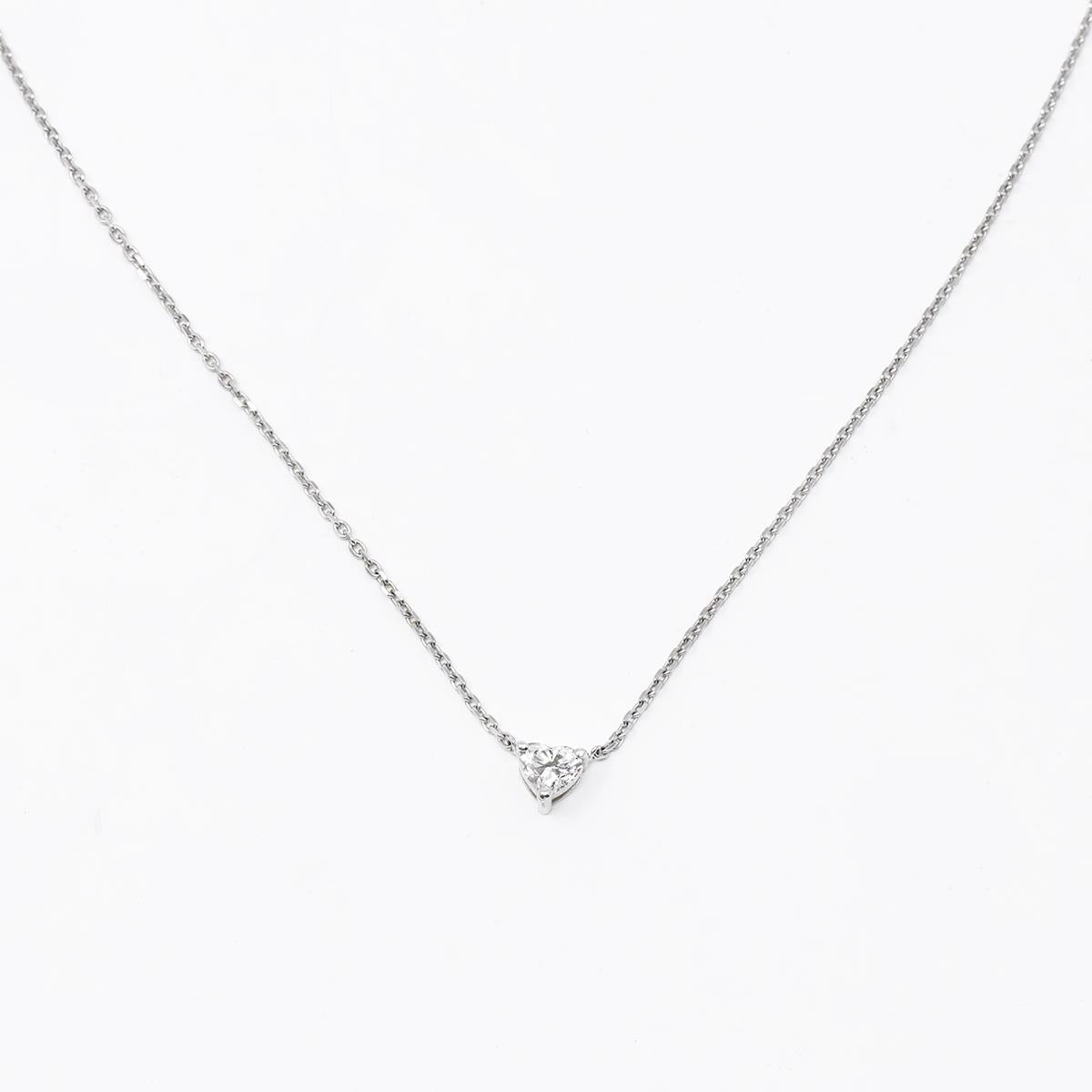 -Or blanc 14 carats 

-1 Diamant en forme de cœur 

-0,34 cts. 