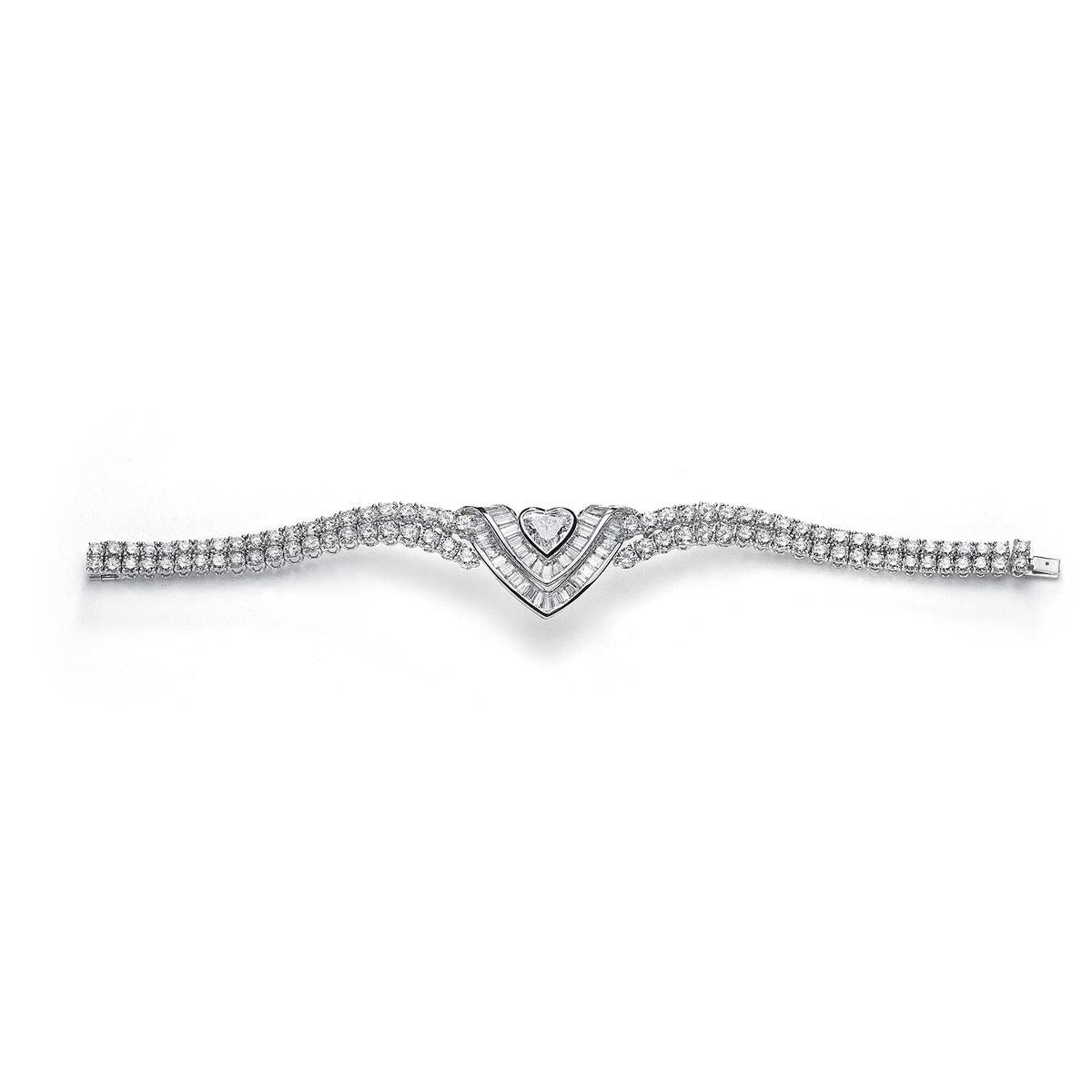 Bracelet in 18kt white gold set with one heart shaped diamond 2.12 cts, 56 tapers cut diamonds 6.55 cts and 92 diamonds 17.21 cts     