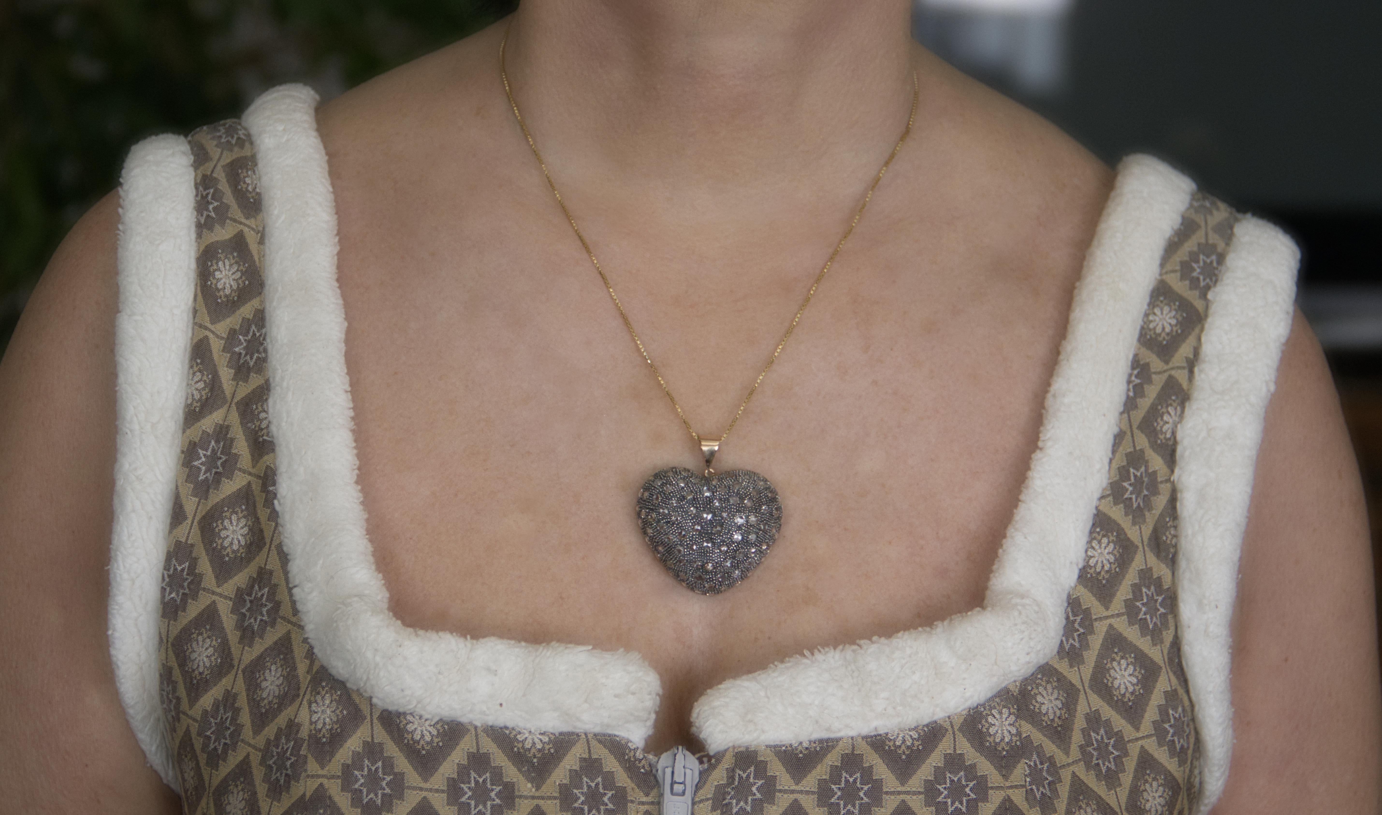 Heart Diamonds 14 Karat Yellow Gold Pendant Necklace For Sale 1