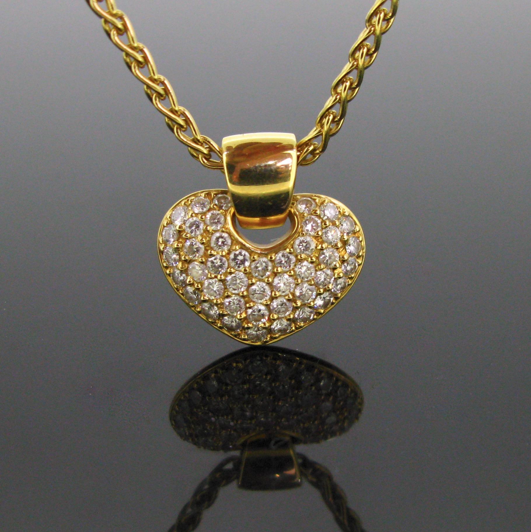 This beautiful heart shape pendant is paved with 42 brilliant cut diamonds. It comes with a 18kt yellow gold chain. The pendant and the chain have been controlled with the French eagle’s head and the maker’s mark. It is the perfect present for your