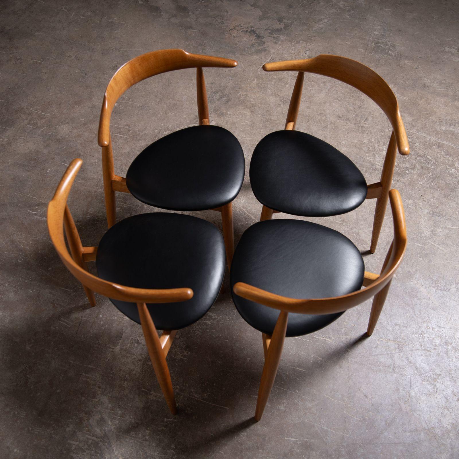Heart Dining Chairs by Hans Wegner for Fritz Hansen In Excellent Condition For Sale In Dallas, TX
