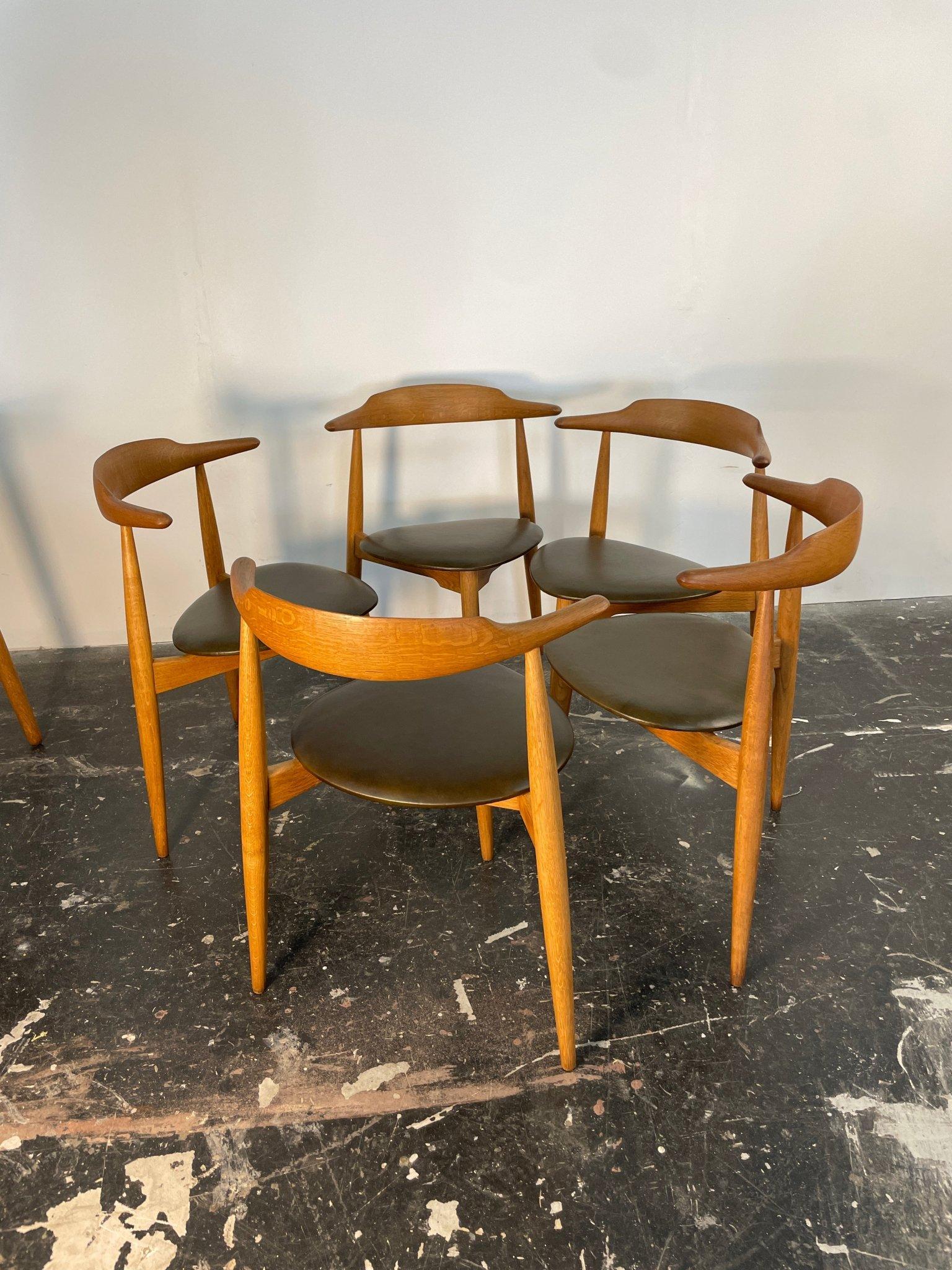 Mid-20th Century Heart Dining Table and Chairs by Hans Wegner for Fritz Hansen in Oak and Teak