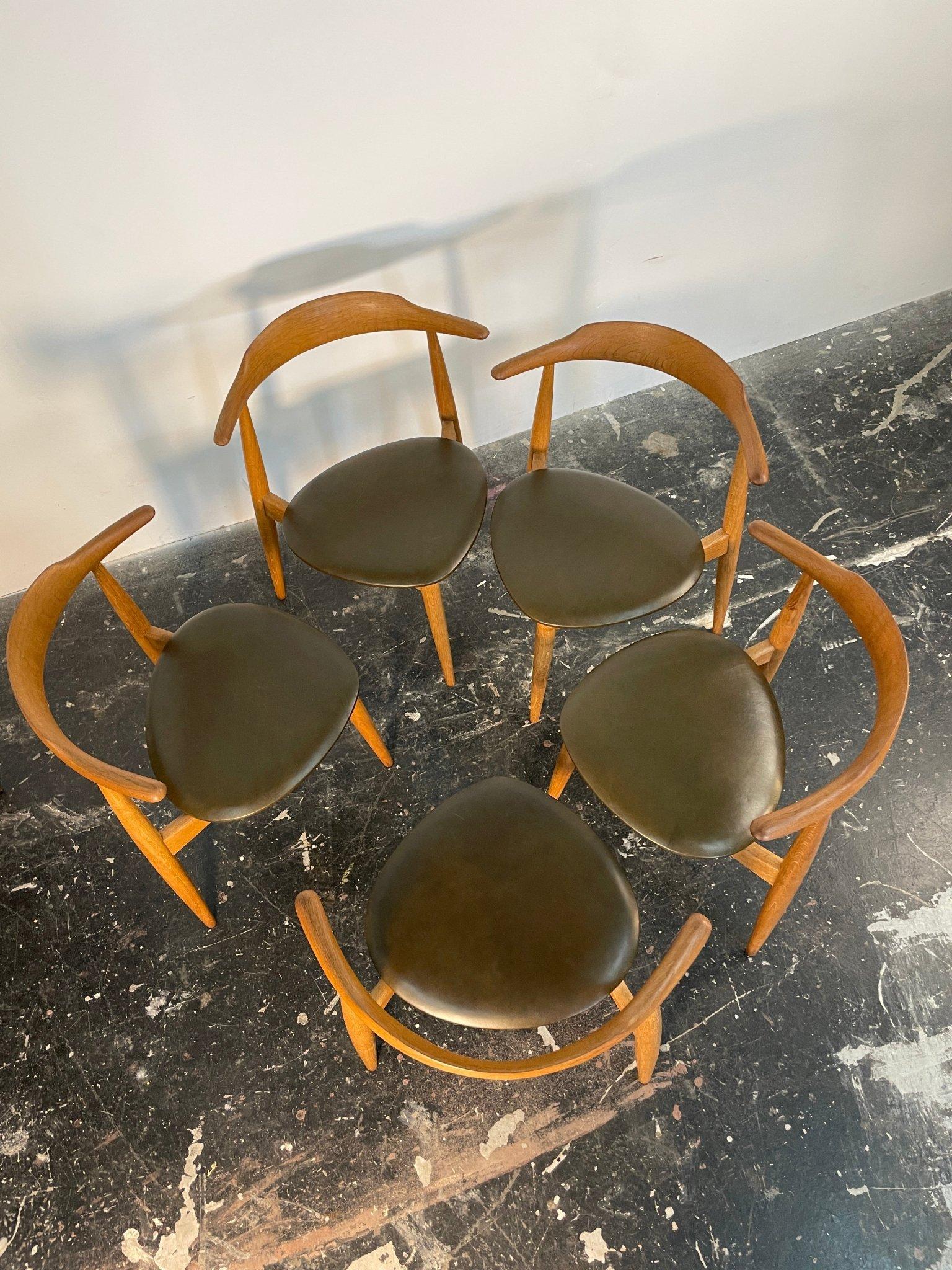 Leather Heart Dining Table and Chairs by Hans Wegner for Fritz Hansen in Oak and Teak