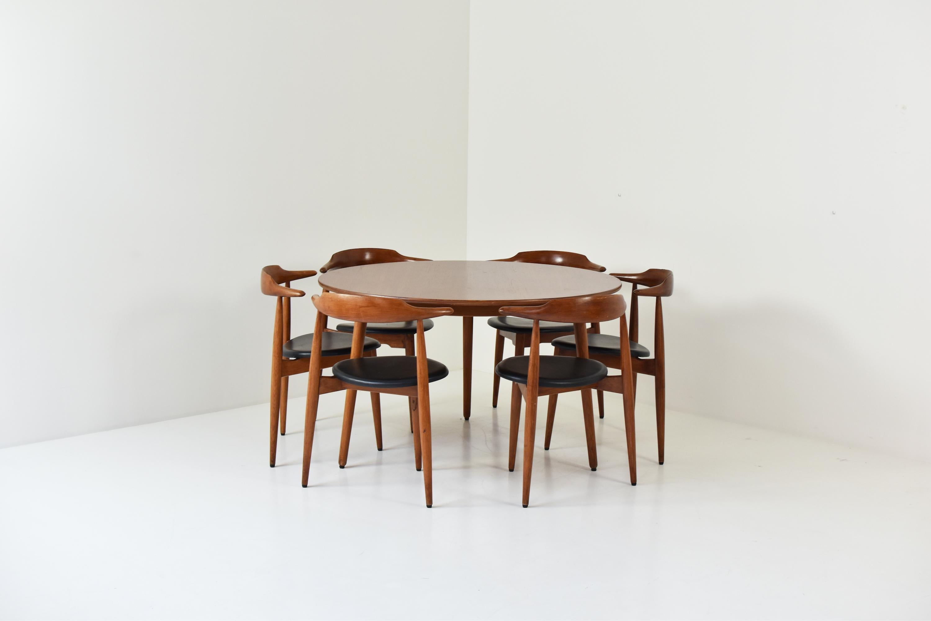‘Heart’ dinner set by Hans Wegner for Fritz Hansen, Denmark 1952. This set consists of one table and six chairs. Made out of teak, oak and black skai leather. Good original condition, some chairs have some restoration marks. Labeled.

Measures: H