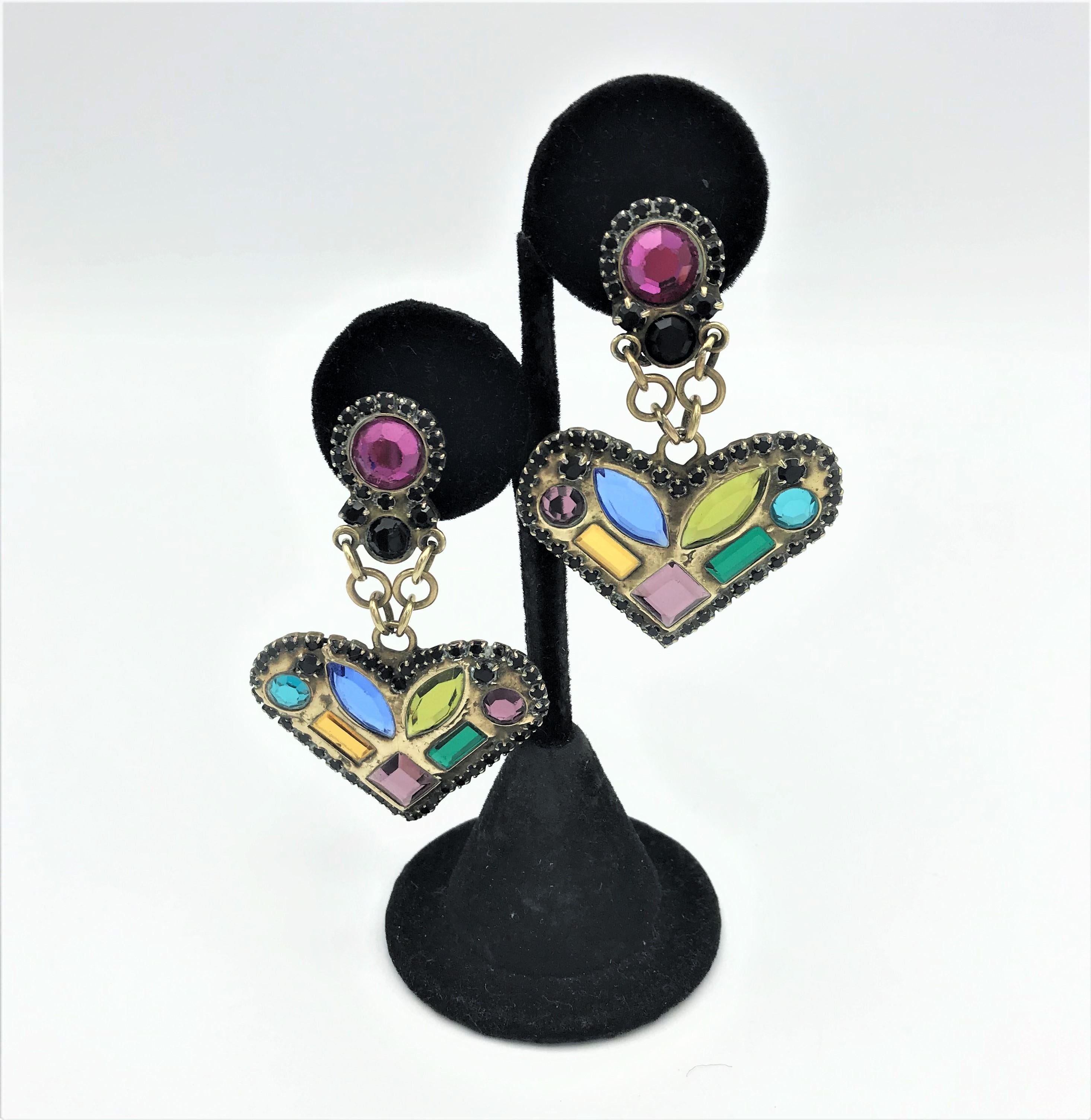 HEART ear clips with inlaid cut rhinestones made in France 1980 In Excellent Condition For Sale In Stuttgart, DE