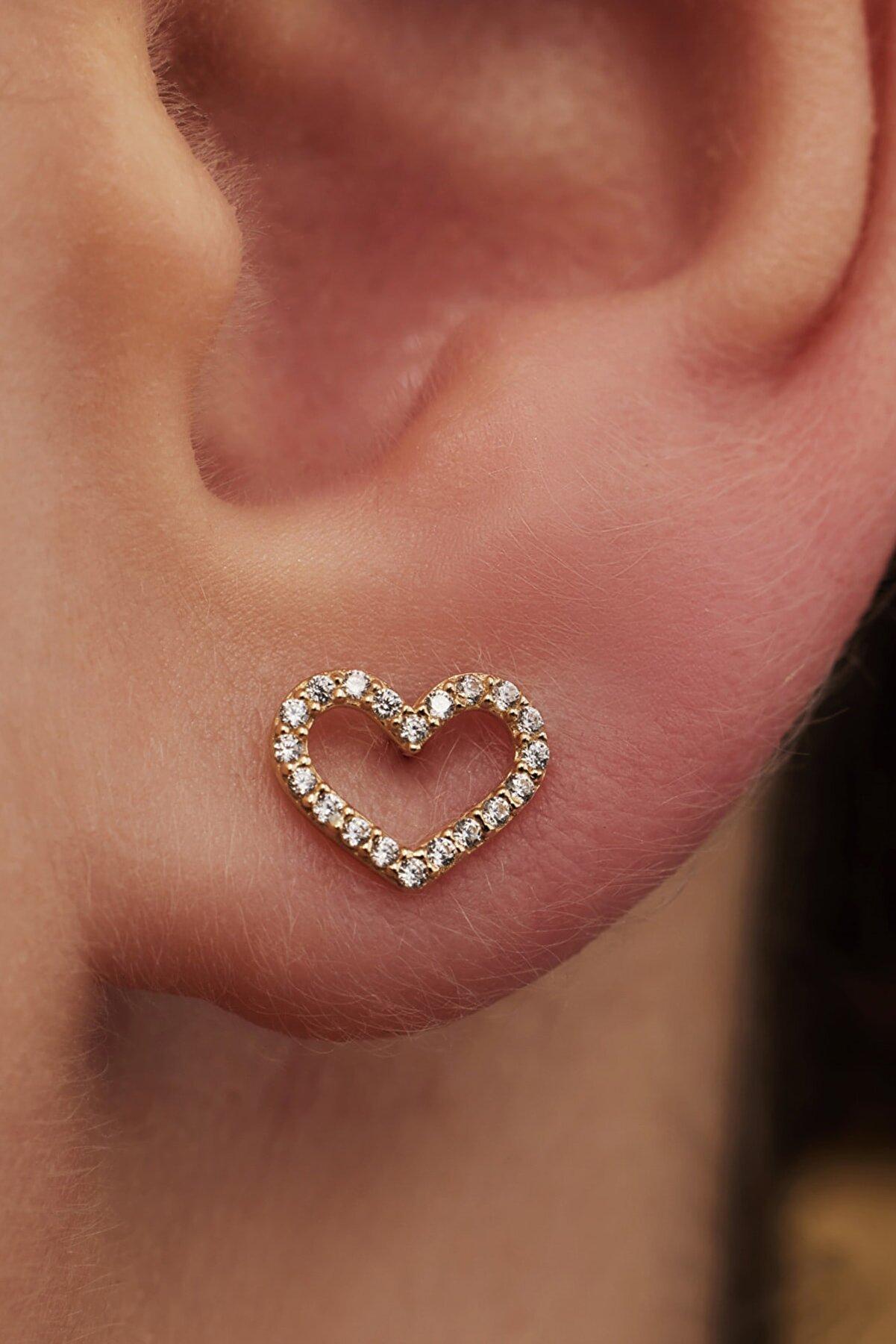 Heart Earrings Studs in 14k Yellow Gold, Mini Heart-Shaped Stud Earrings In New Condition For Sale In Istanbul, TR
