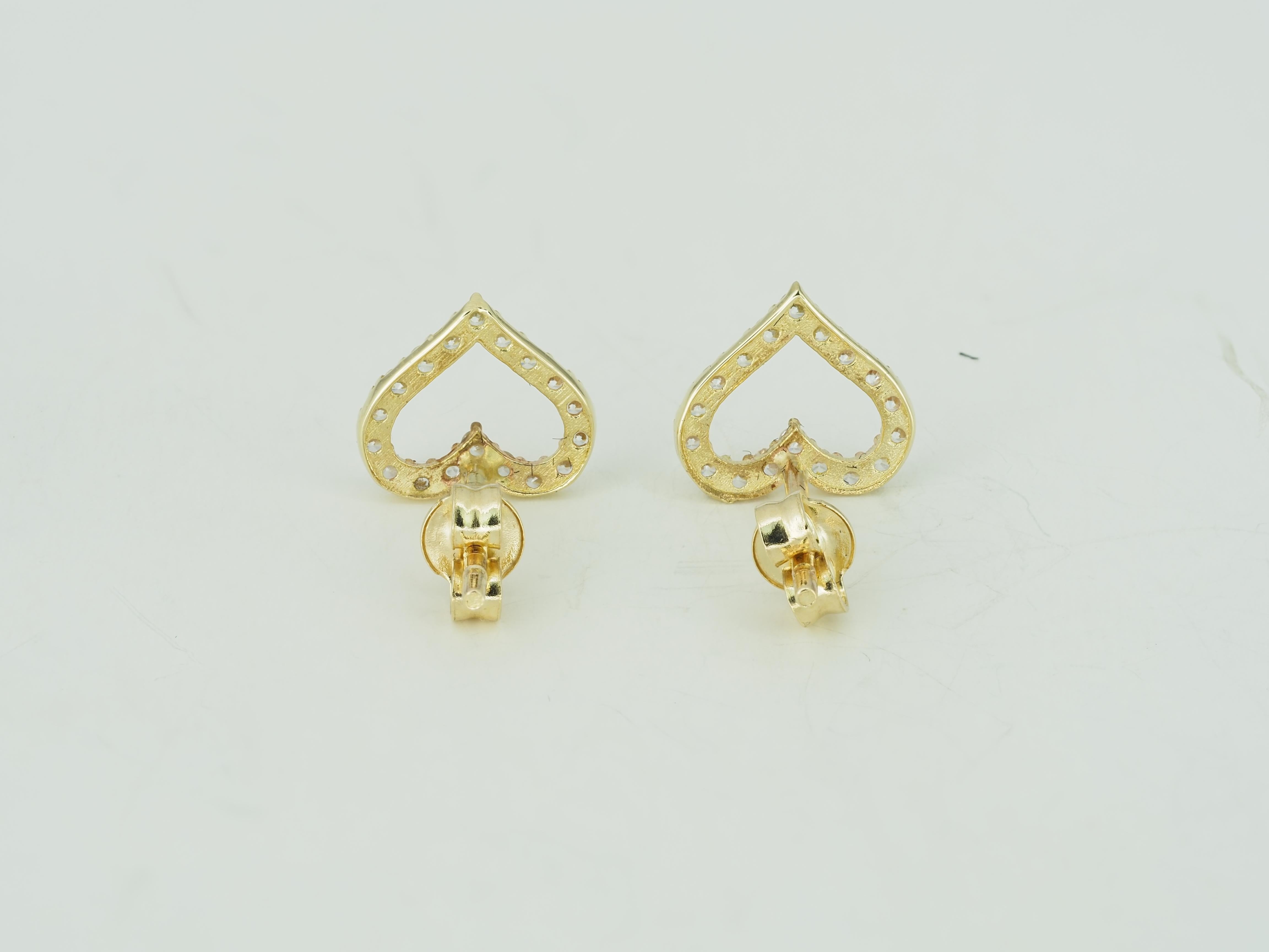 Round Cut Heart Earrings Studs in 14K Yellow Gold. Mini Heart-Shaped Stud Earrings! For Sale