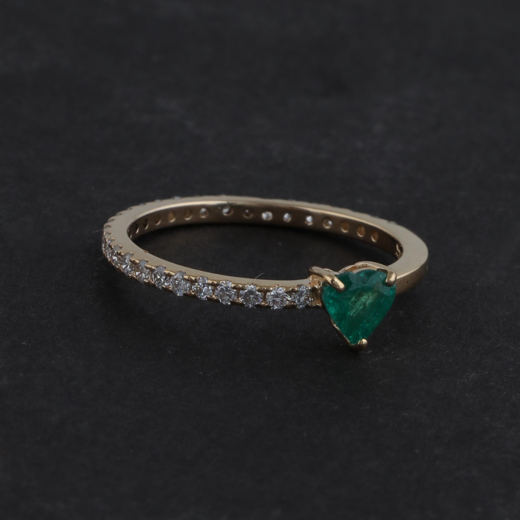 Women's Heart Emerald Gemstone Half Eternity Band Ring Pave Diamond 14 Karat Yellow Gold For Sale