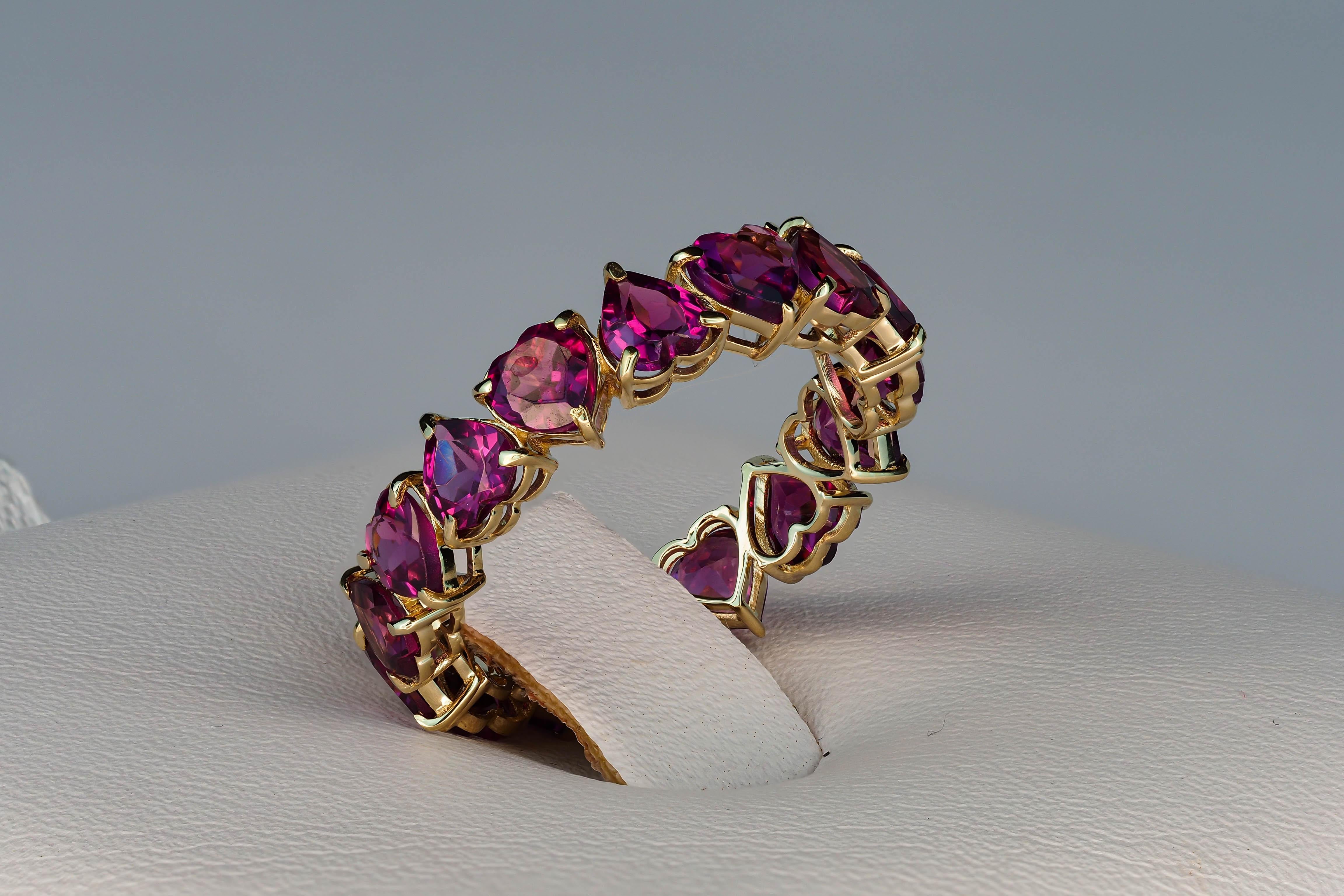 Women's Heart garnet Eternity Ring in 14k gold.  For Sale