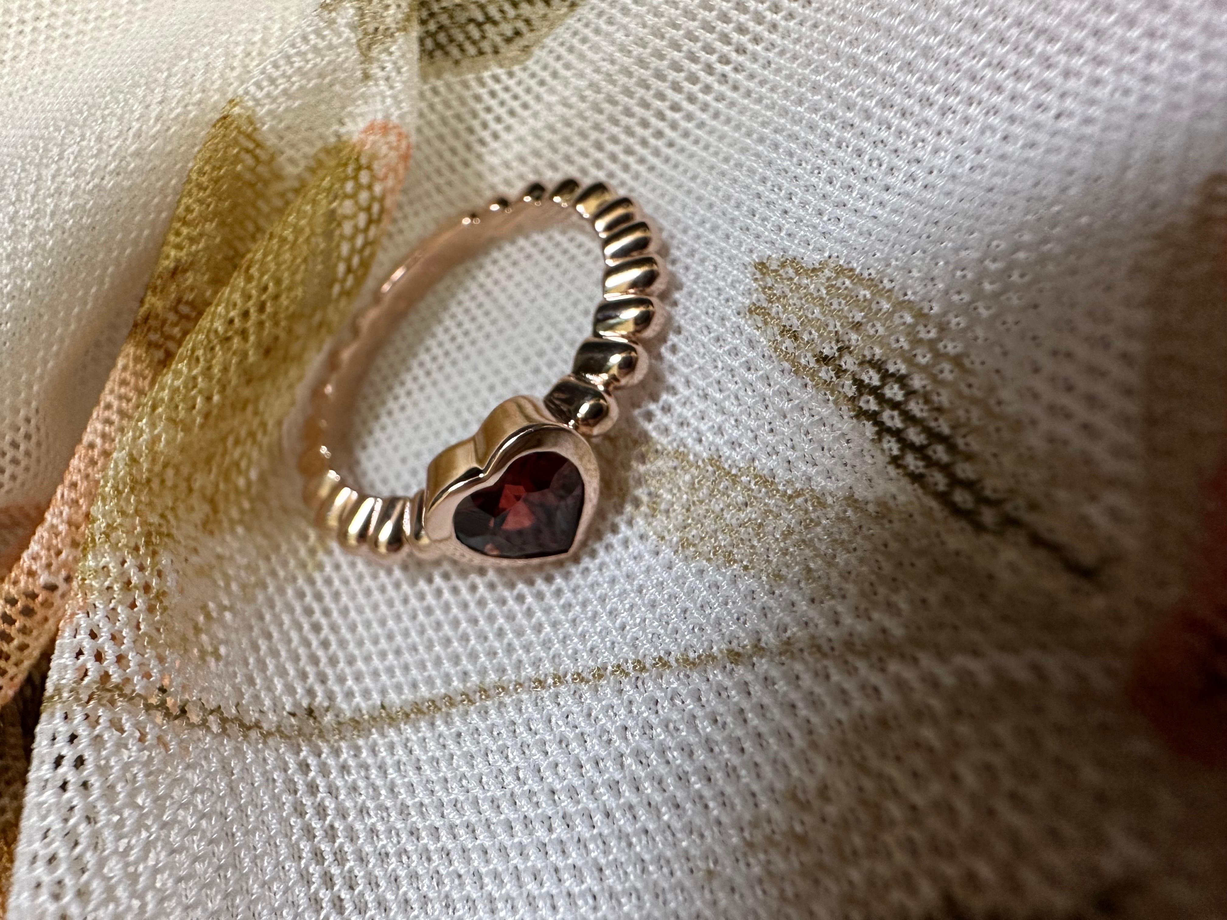 Heart garnet ring 14KT rose gold Romantic natural garnet solitaire ring In New Condition For Sale In Boca Raton, FL