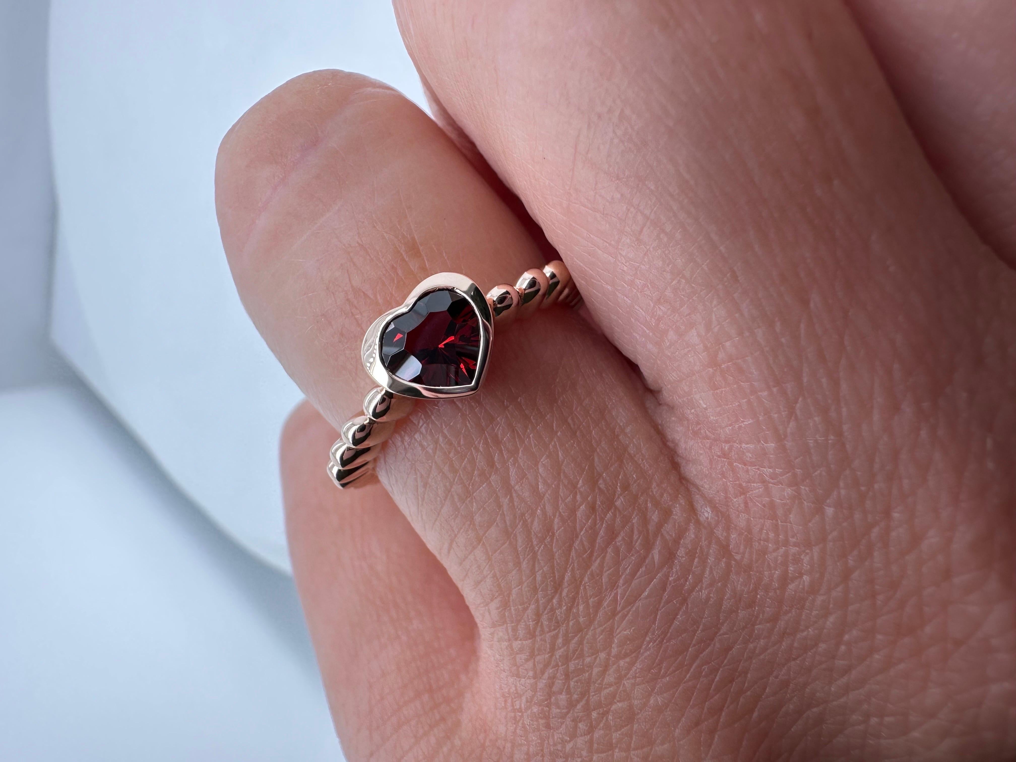Herz-Granat-Ring 14KT Roségold Romantisch Natürlicher Granat Solitär Ring im Angebot 1