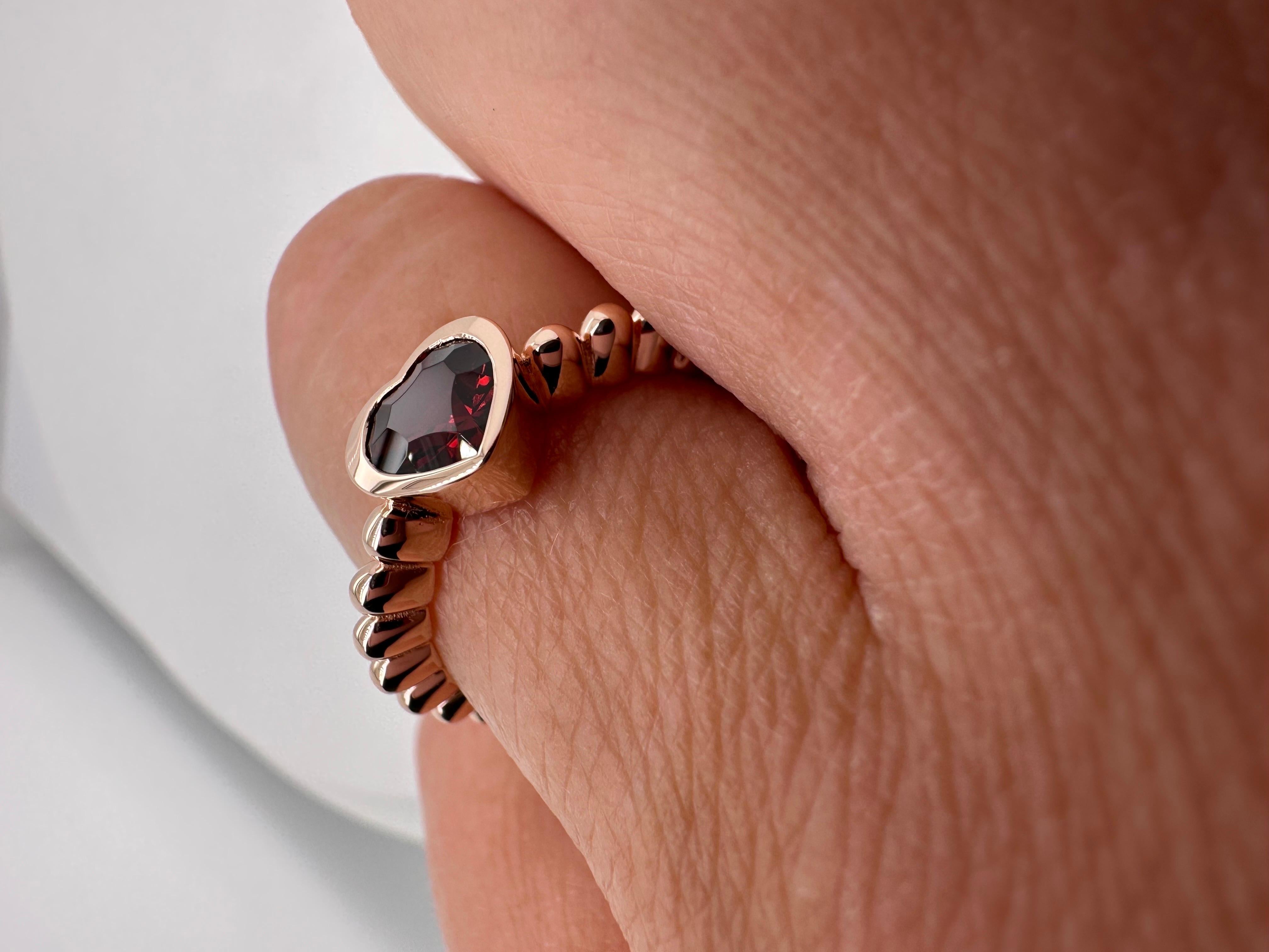Herz-Granat-Ring 14KT Roségold Romantisch Natürlicher Granat Solitär Ring im Angebot 3