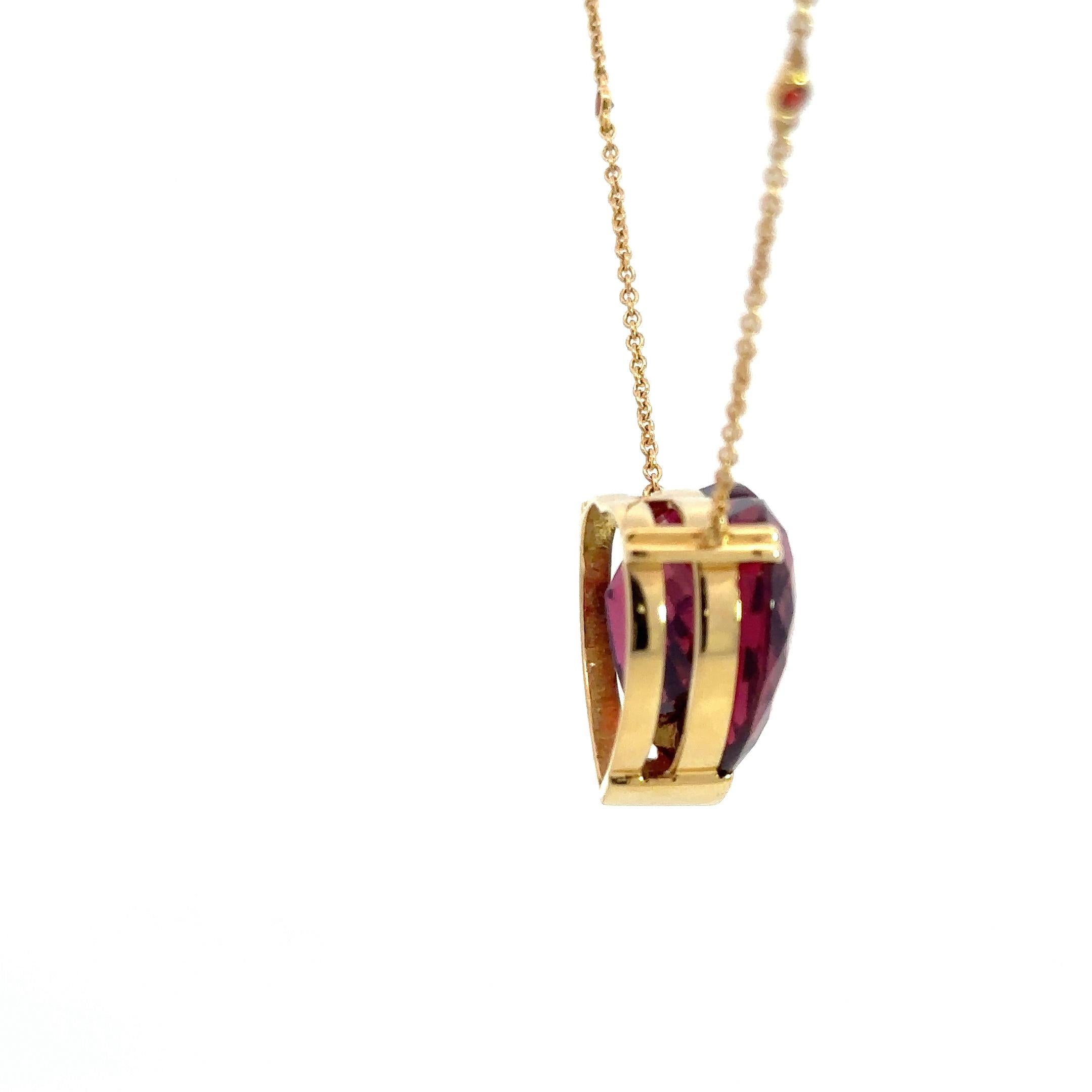 Taille rose Collier exclusif en or rose 18 carats avec cœur, grenats et tourmalines en vente