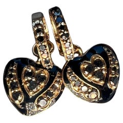 Créoles en forme de coeur émaillées de diamants noirs