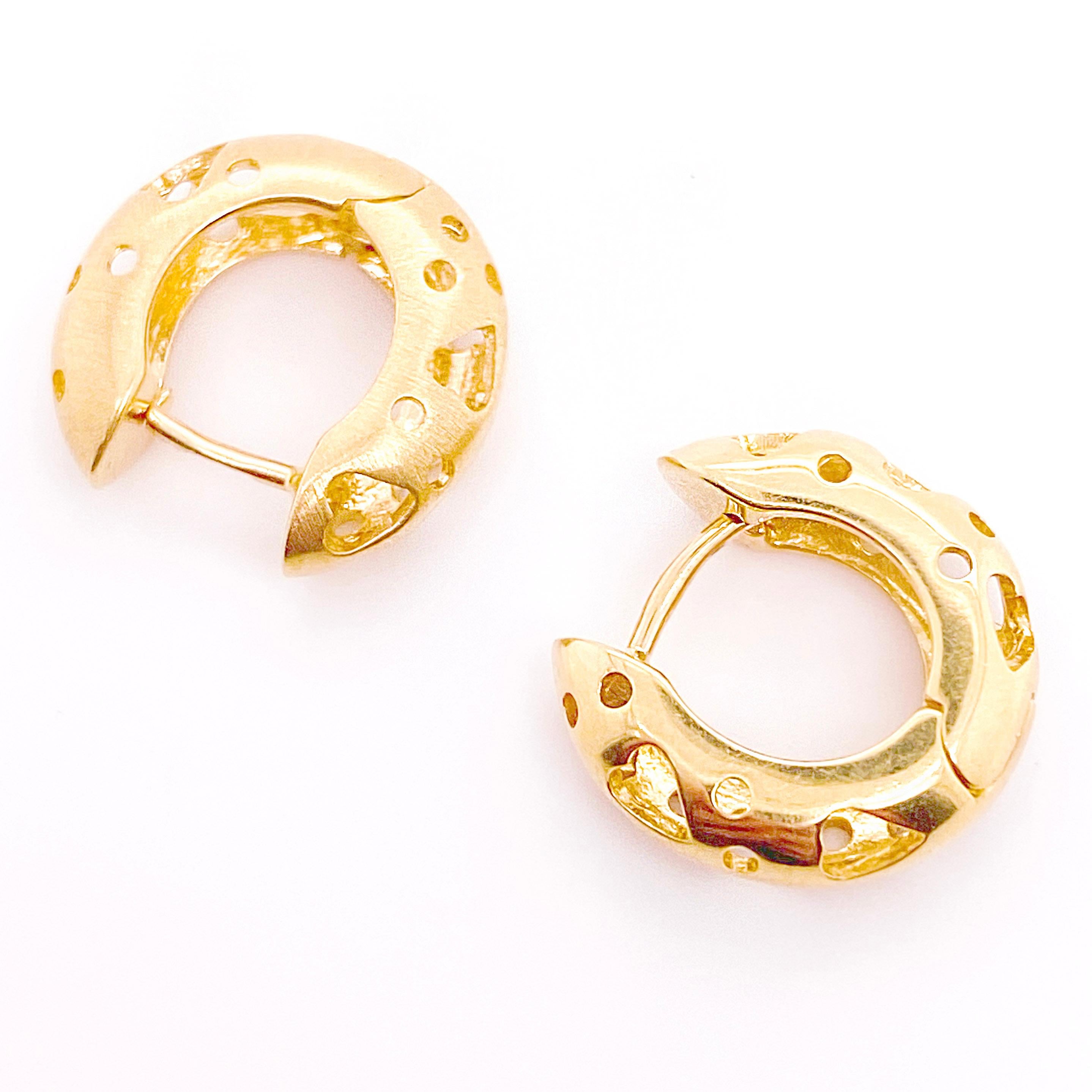 Diese Schönheiten aus 18 Karat Gold schmiegen sich perfekt an das Ohrläppchen! Huggie-Ohrringe sind der bevorzugte Stil für die aktive Frau, da sie 