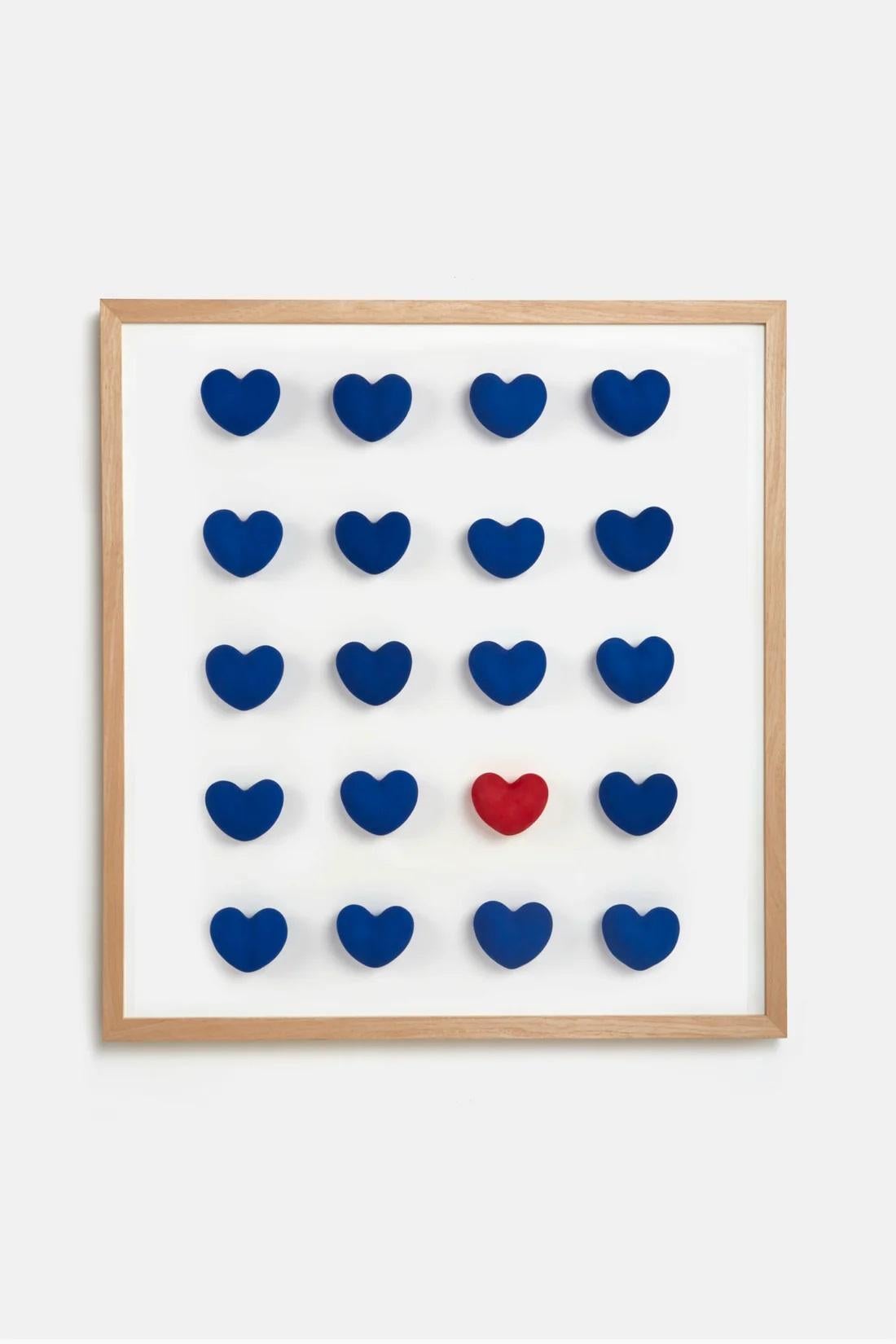 Installation Heart avec cadre par Hatsu
Dimensions : D 5 x L 50,8 x H 68,6 cm
Matériaux : Céramique.

Toutes nos lampes peuvent être câblées en fonction de chaque pays. Si elle est vendue aux États-Unis, elle sera câblée pour les États-Unis, par