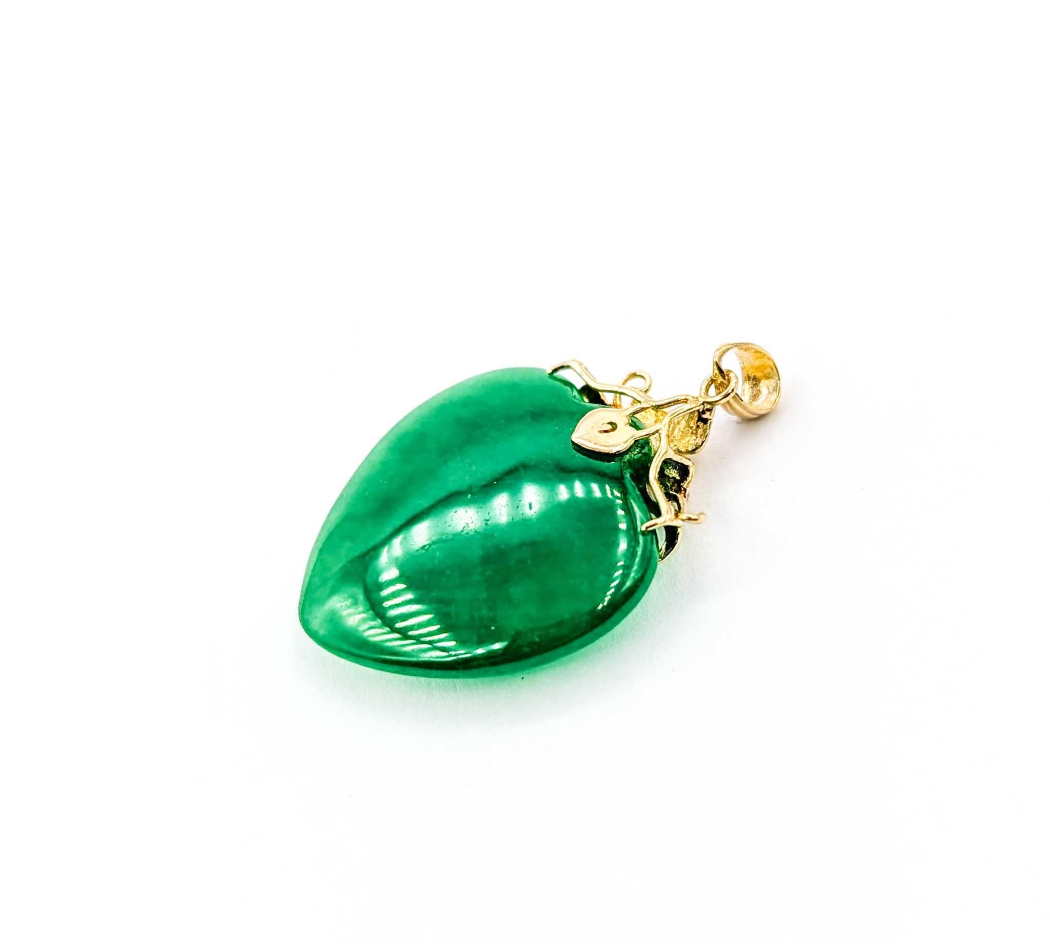 Contemporain Pendentif en or jaune 14k avec cœur en jade