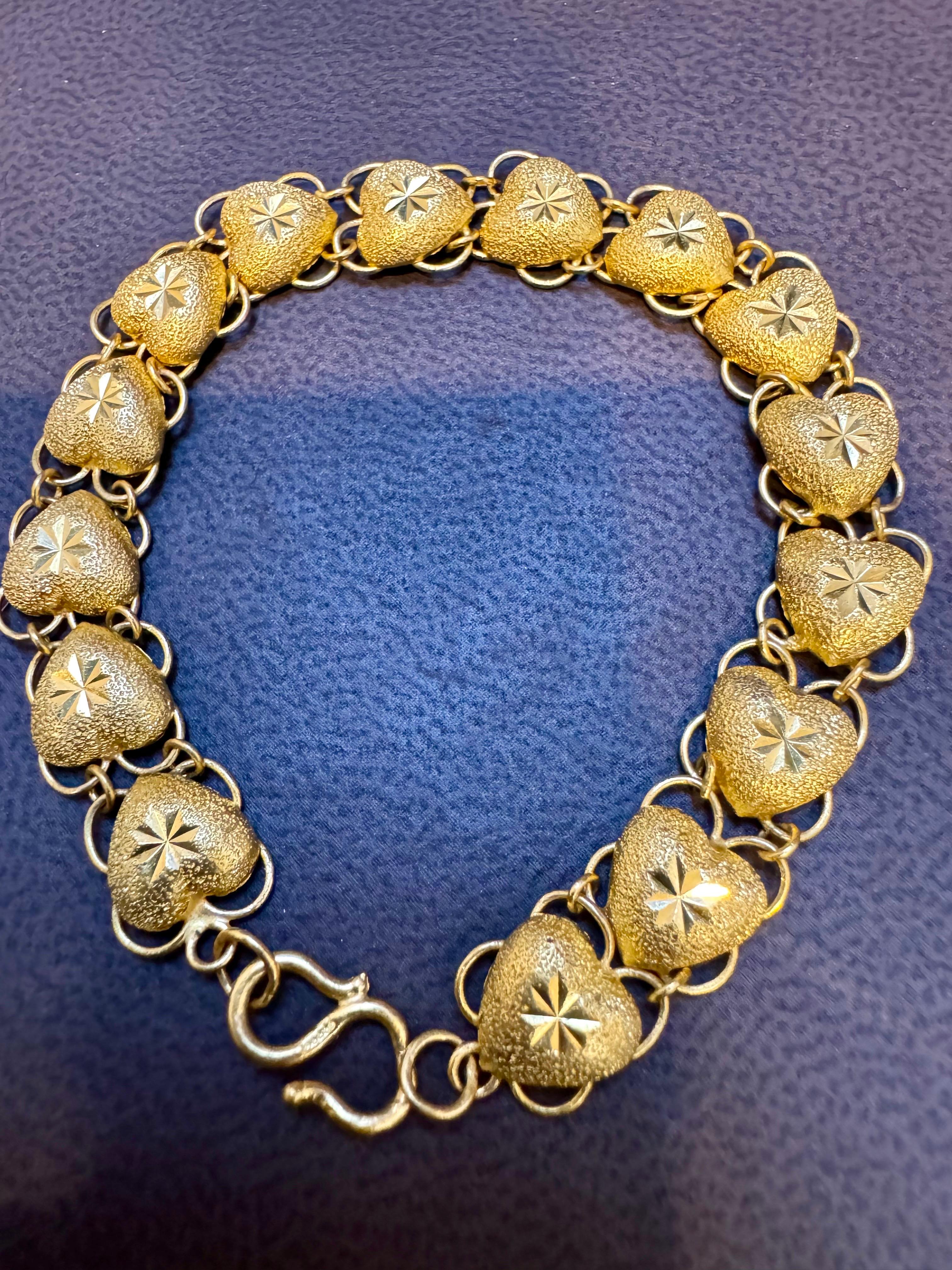 Hand Made Heart Link 24 Karat Pure Yellow Gold Solid Bracelet, 16.5 Gm, 
6.8  Inches long bracelet
Beautiful Heart  link design , A rare pure gold bracelet 
Weight of the bracelet is 16.5  Grams . 
Stamped 9999
S shape Heavy duty hook Clasp
10 mm