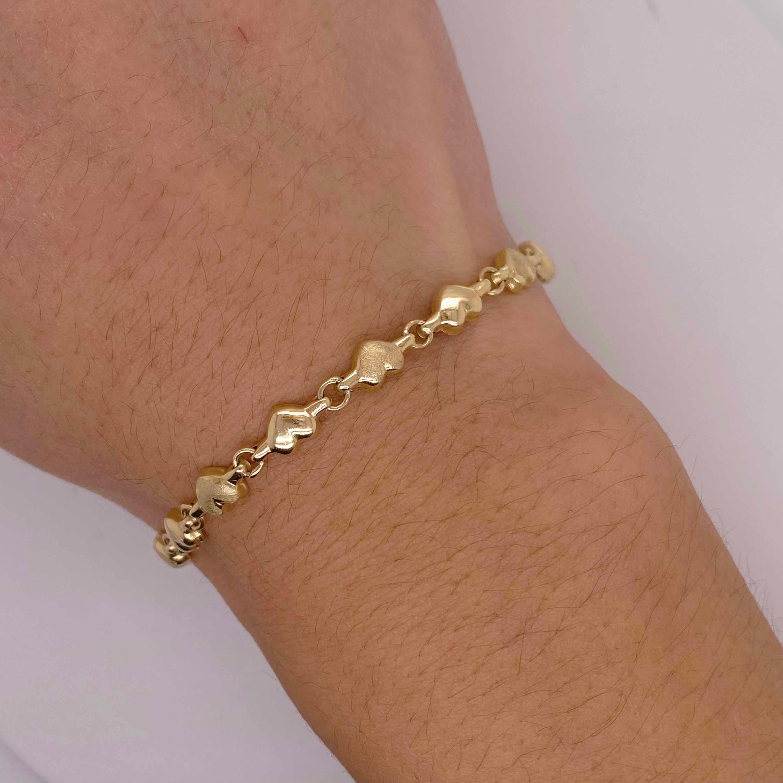 We HEART this bracelet, don't you? This is the fun chain bracelet you've been looking for. Buy it as a gift or for yourself, this adorable accessory is a perfect addition to any outfit. The details for this beautiful bracelet are listed below:
Metal