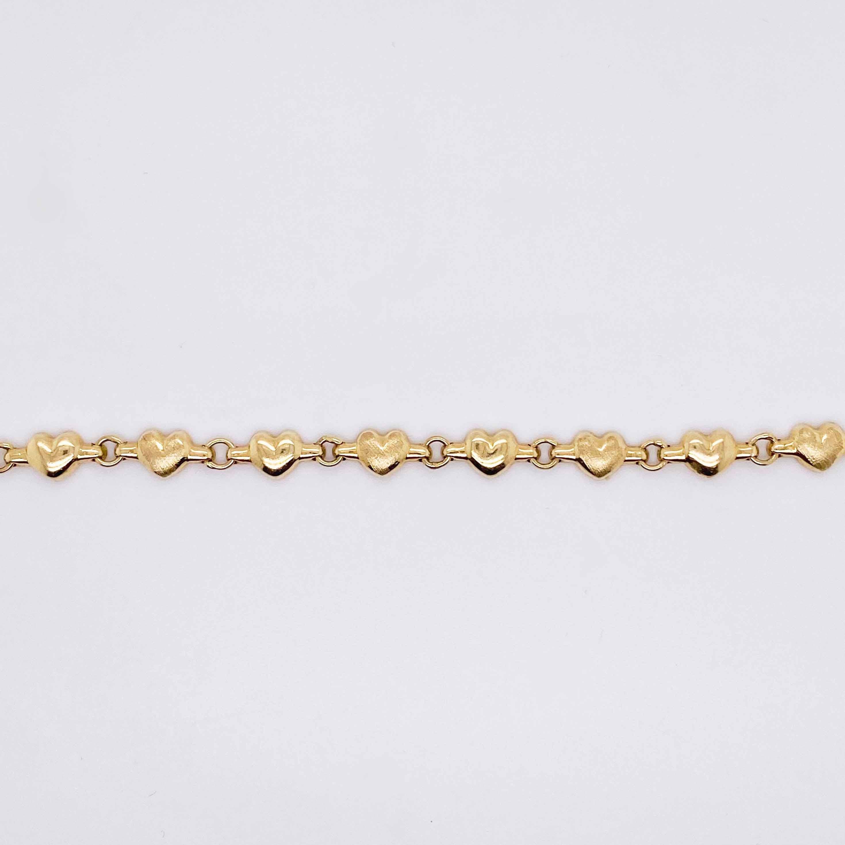 Heart Link Bracelet, Yellow Gold, 4.3 Grams, Adorable Chain Bracelet In New Condition In Austin, TX