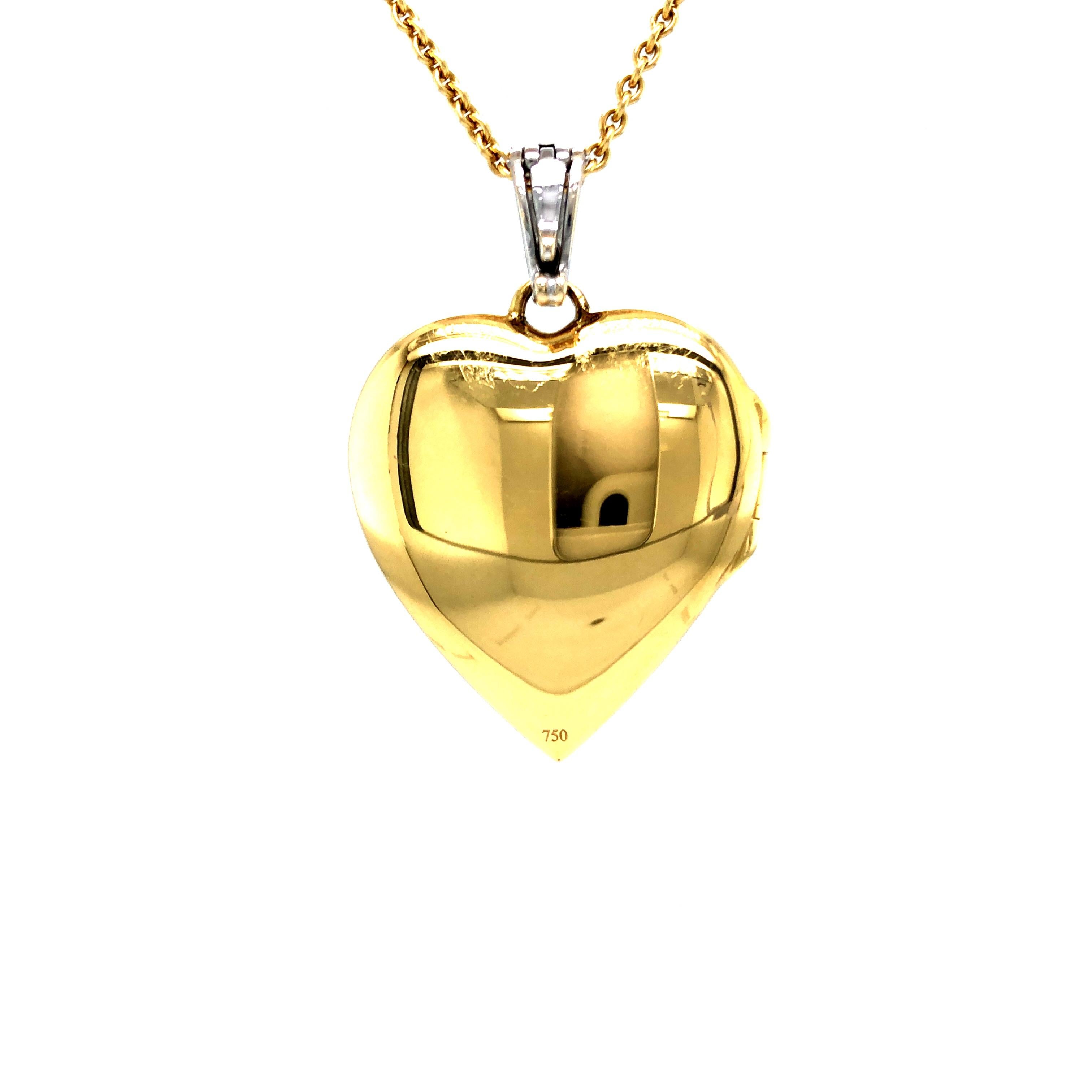 Taille brillant Collier pendentif en forme de cœur en or jaune 18 carats, émail blanc et 4 diamants 0,8 carat en vente