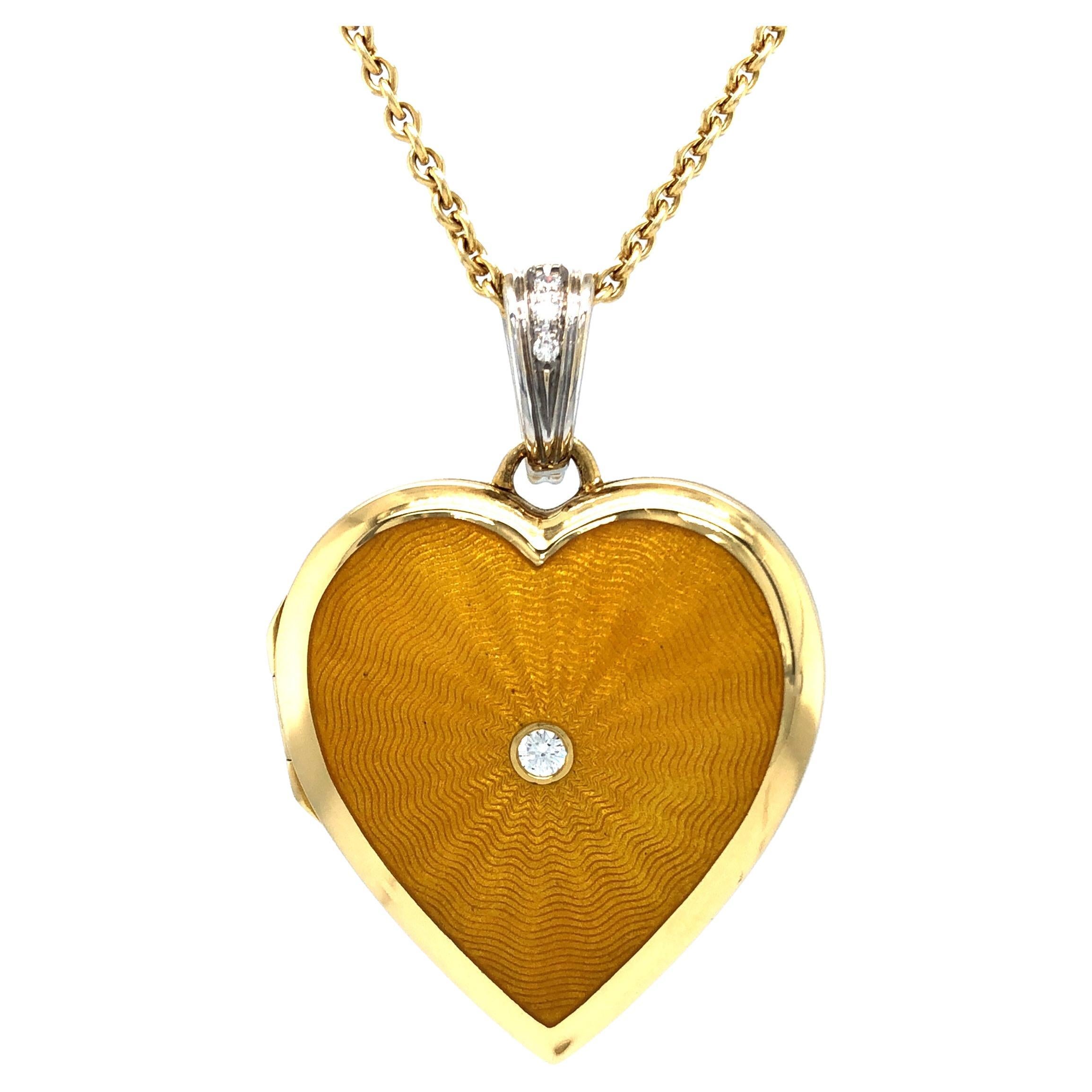 Collier pendentif en forme de cœur en or jaune 18 carats, émail blanc et 4 diamants 0,8 carat