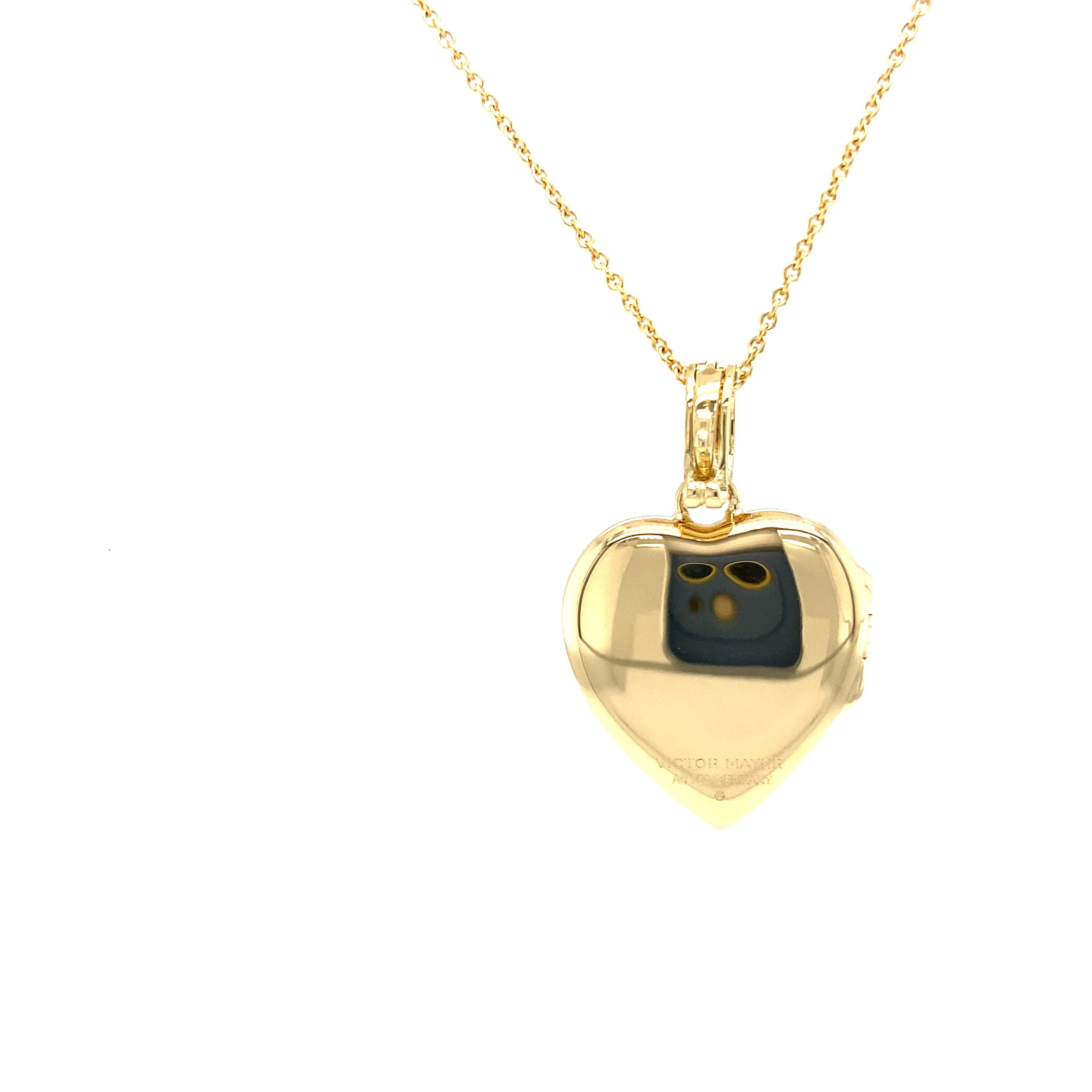 Women's Heart Locket Pendant Necklace - 18k Yellow Gold - robust design - 23 x 25 mm For Sale