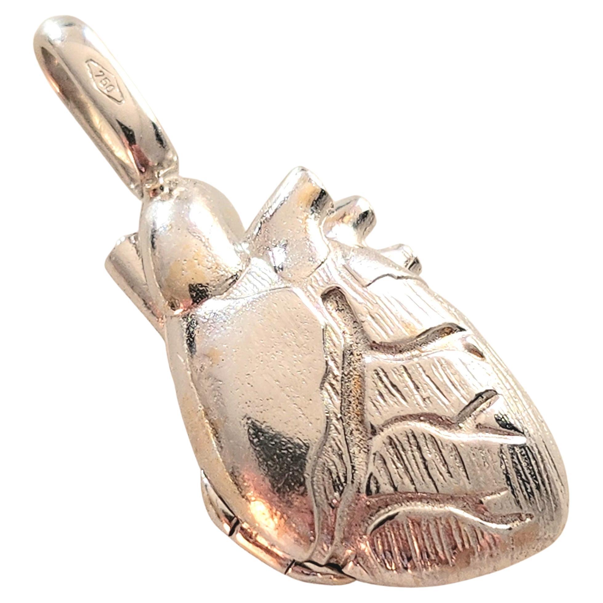 Heart Locket White Gold Pendant In Excellent Condition For Sale In Cairo, EG