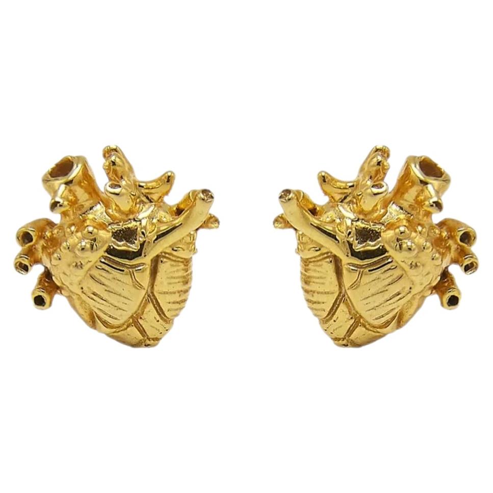 Mini-boucles d'oreilles en forme de cœur, en bronze plaqué or 22 carats, par SOPHIE SIMONE DESIGNS
