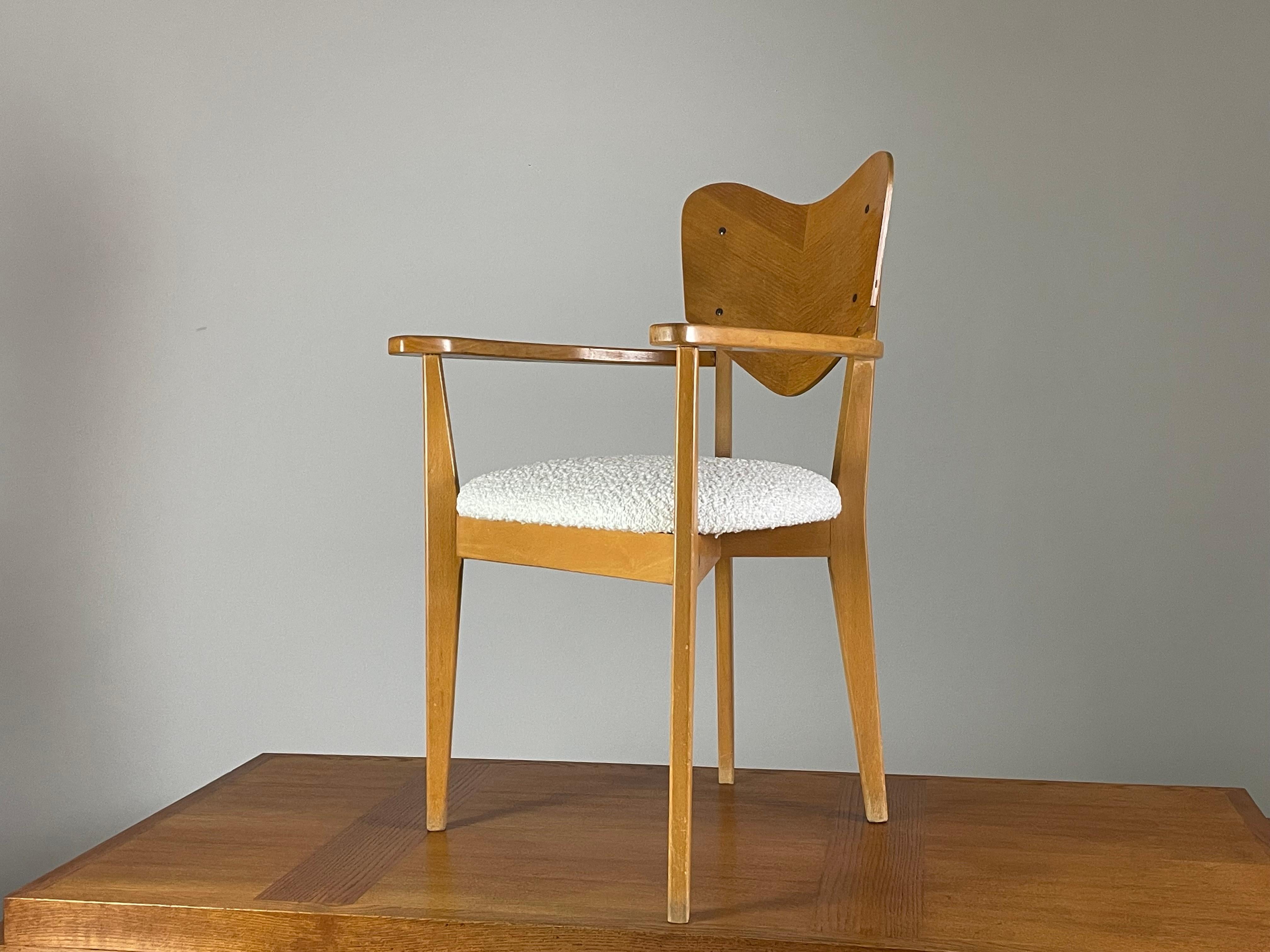 Heart model armchair by René-Jean Caillette, France 1950 In Good Condition For Sale In GRENOBLE, FR