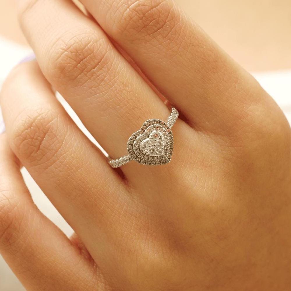 Anillo doble halo de diamantes naturales corazón en oro macizo de 14 quilates (certificado) Art Decó en venta