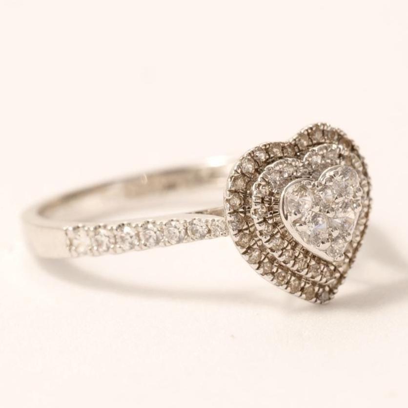 Anillo doble halo de diamantes naturales corazón en oro macizo de 14 quilates (certificado) Corte redondo en venta