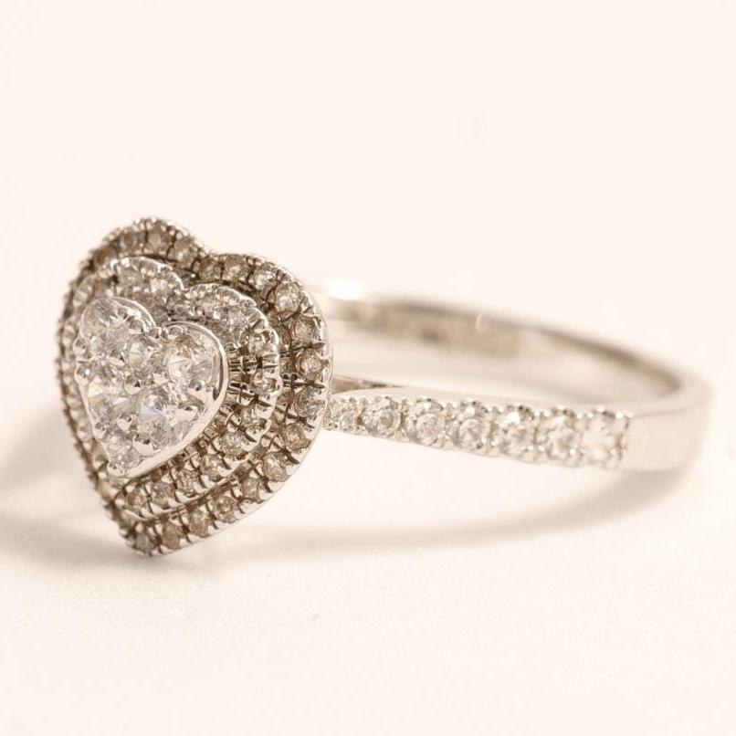 Anillo doble halo de diamantes naturales corazón en oro macizo de 14 quilates (certificado) en Nuevo estado para la venta en New Delhi, DL